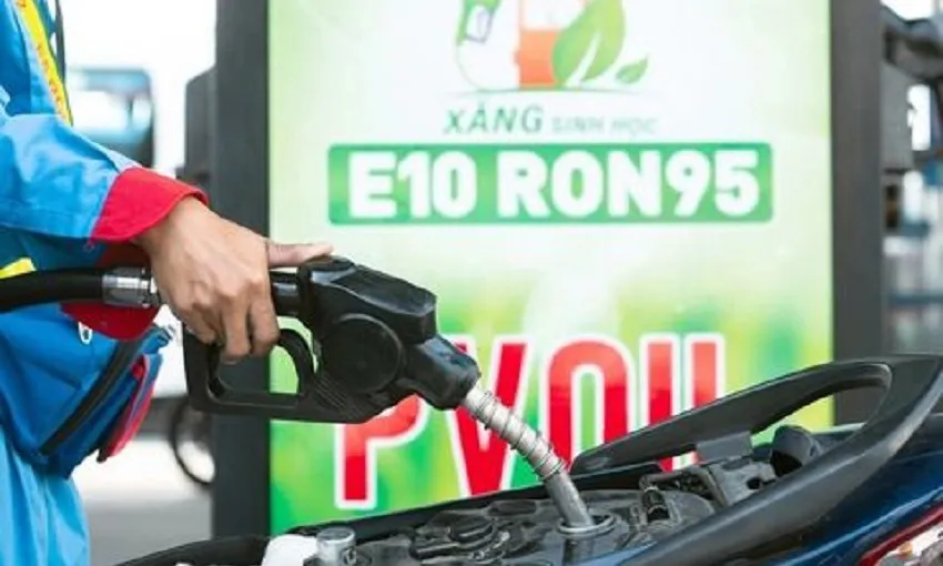 Giá xăng, dầu tiếp tục tăng, giá xăng E10RON95-III ở mức 22.859 đồng/lít