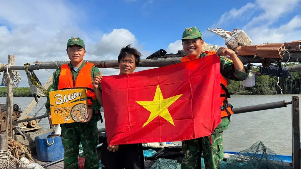 Đồn Biên phòng Cần Thạnh sát cánh cùng ngư dân bảo vệ chủ quyền biển, đảo