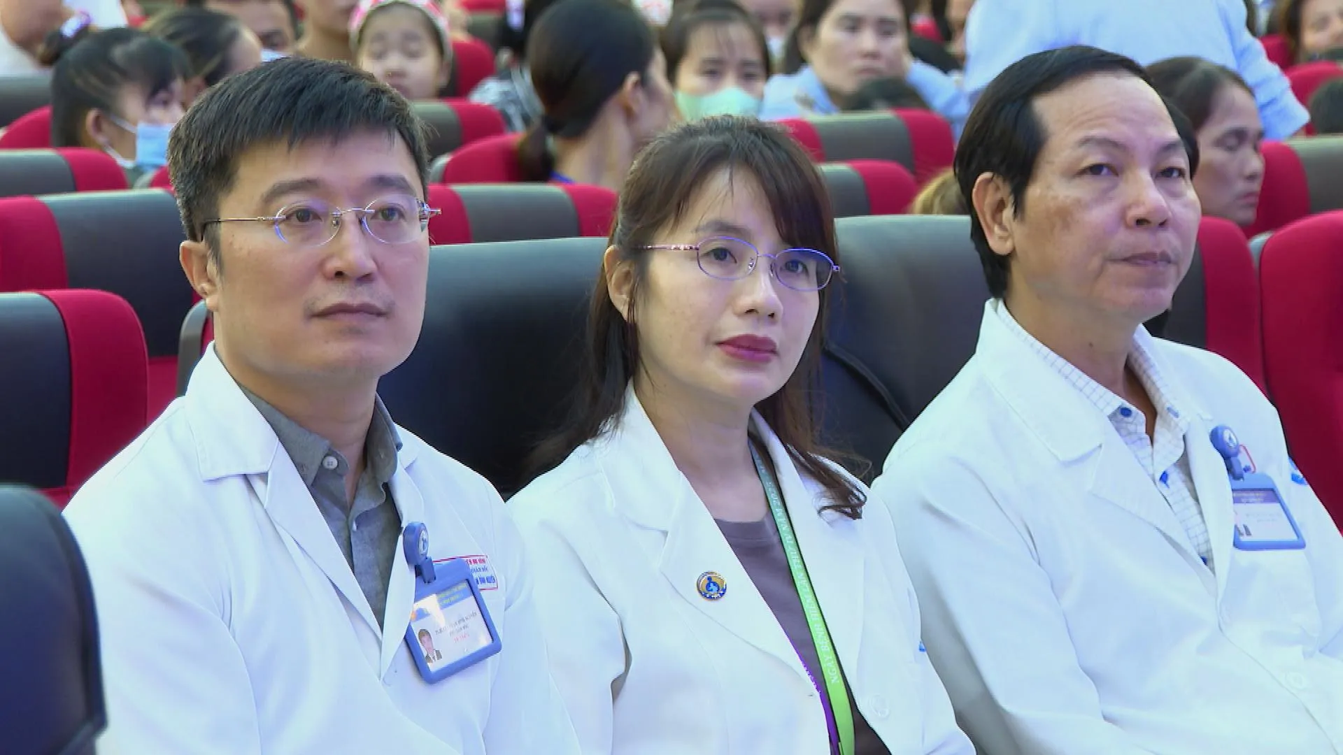 Biểu dương và tri ân đội ngũ lãnh đạo, y bác sĩ-h2