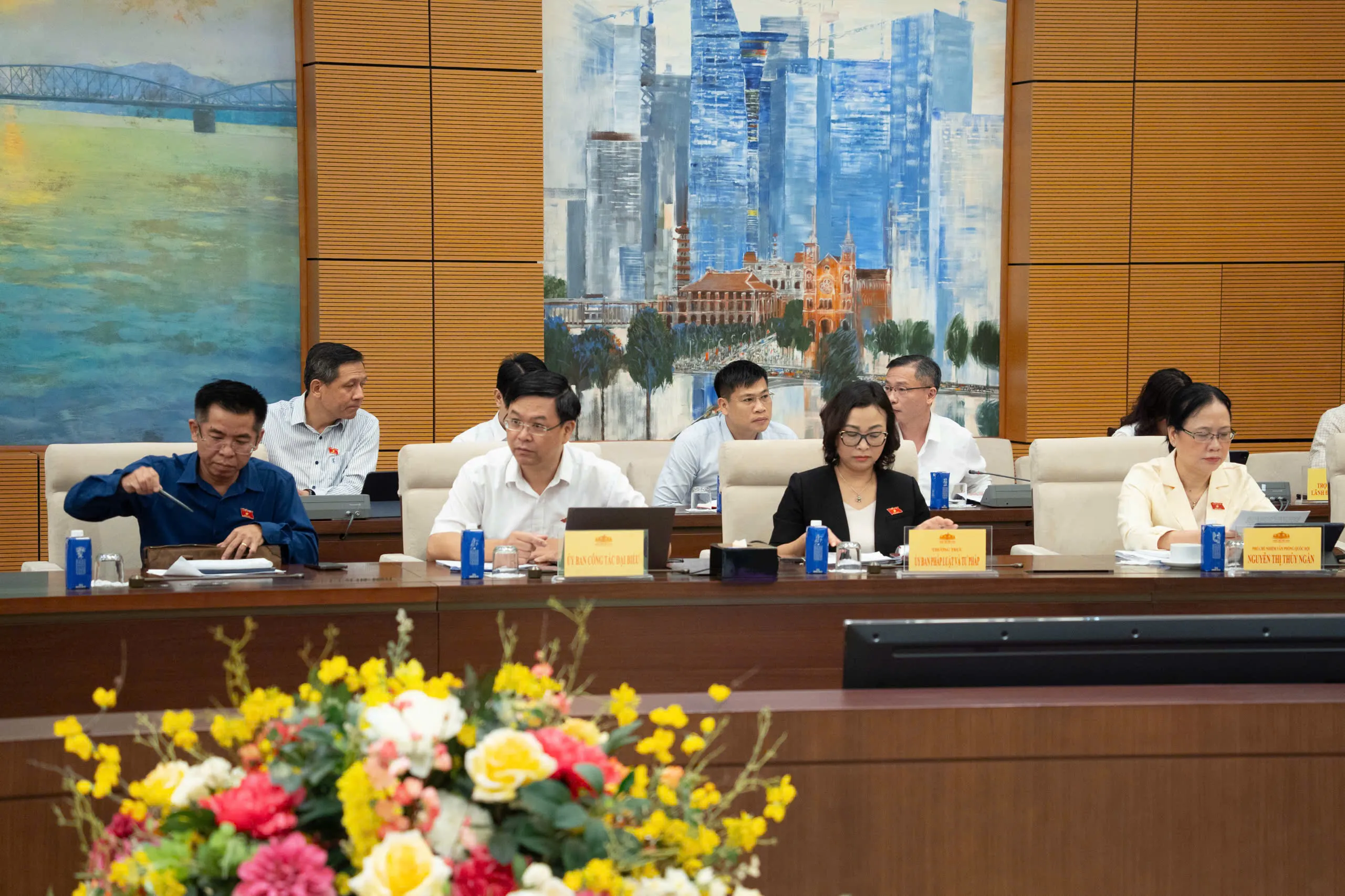 Các đại biểu tham dự Phiên họp
