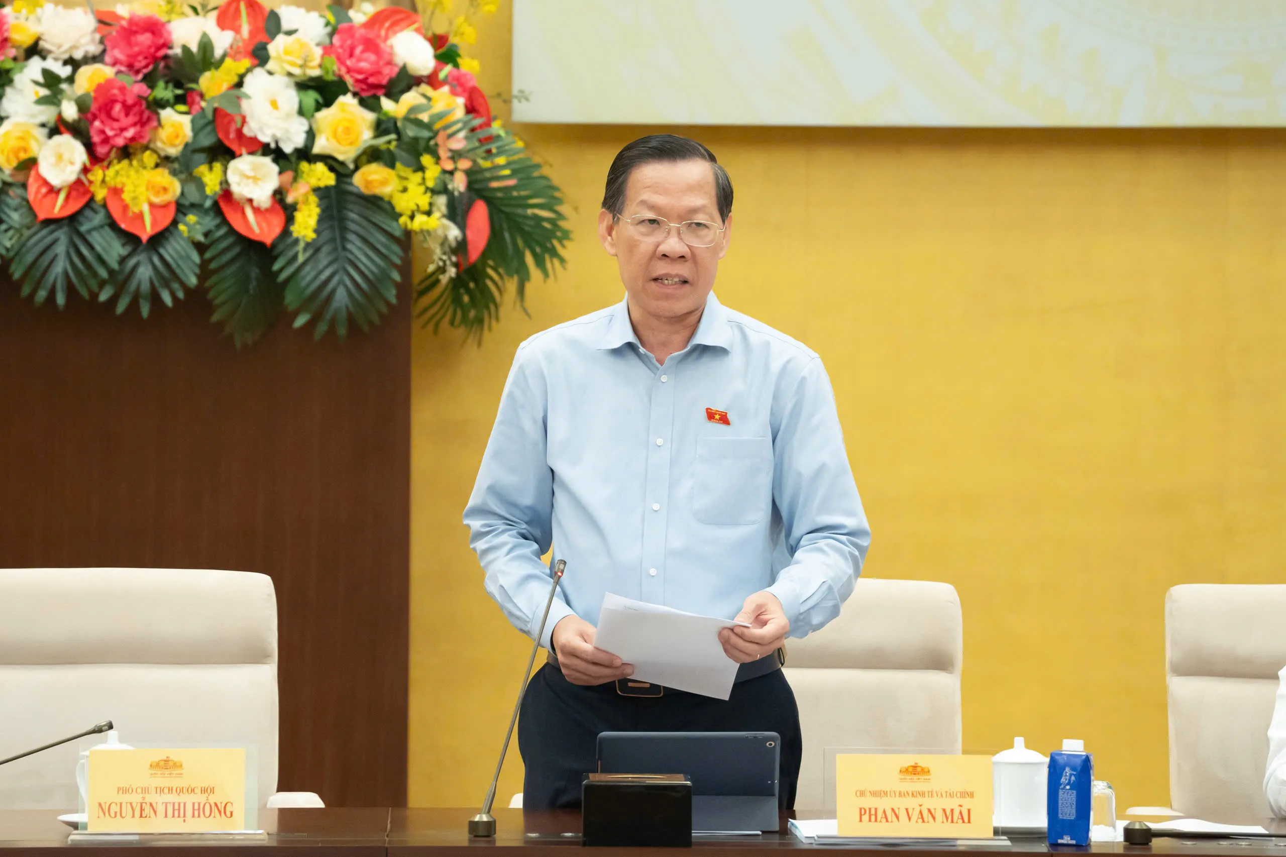 Chủ nhiệm Uỷ ban Kinh tế và Tài chính Phan Văn Mãi phát biểu tại Phiên họp
