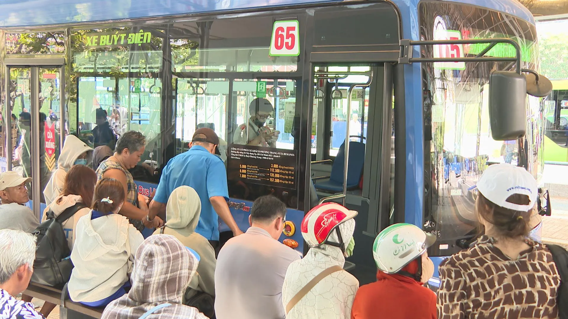 h2-TP. Hồ Chí Minh sau một tháng triển khai miễn phí vé xe buýt