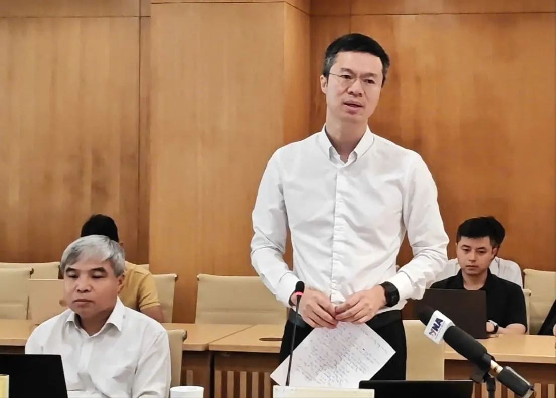 Ông Trần Đăng Khoa trao đổi thông tin với báo chí tại cuộc họp báo
