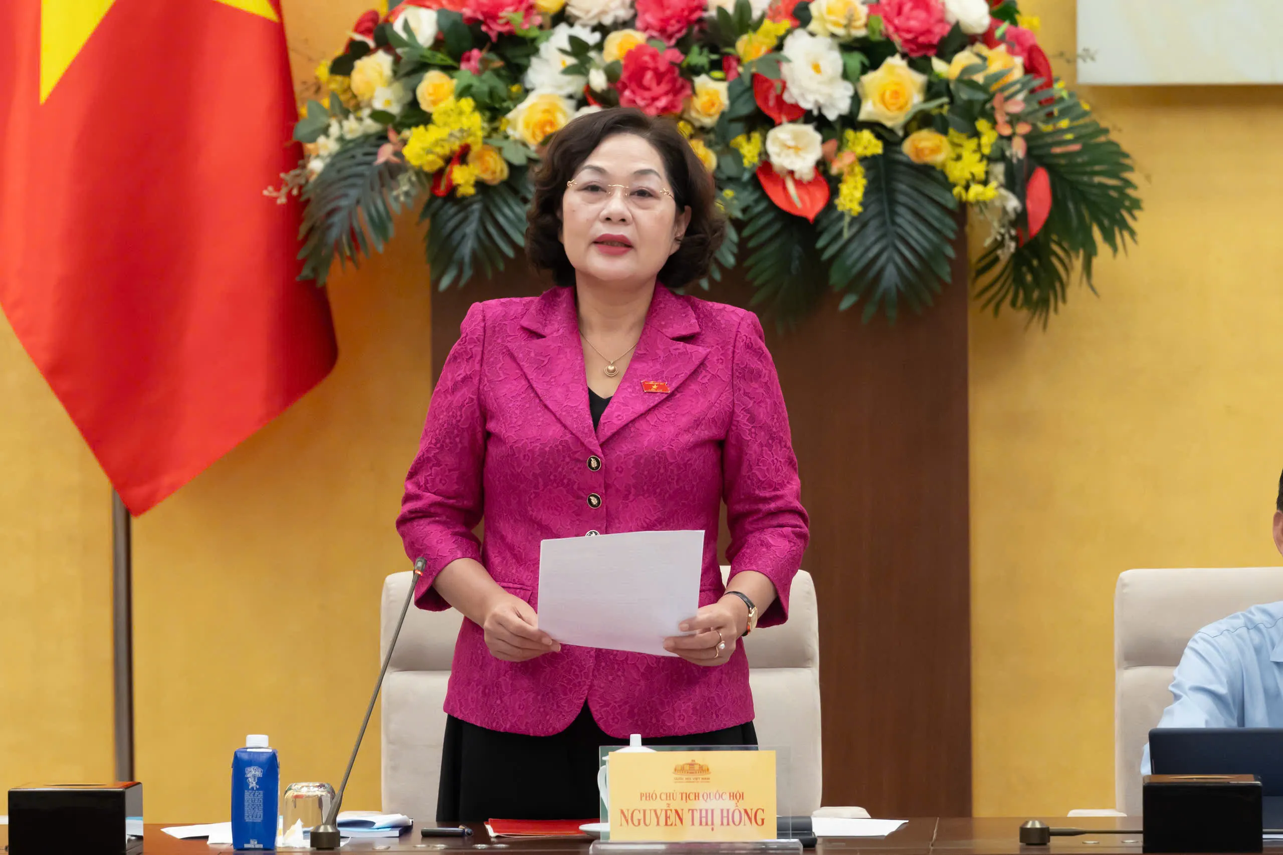 Phó Chủ tịch Quốc hội Nguyễn Thị Hồng phát biểu tại Phiên họp