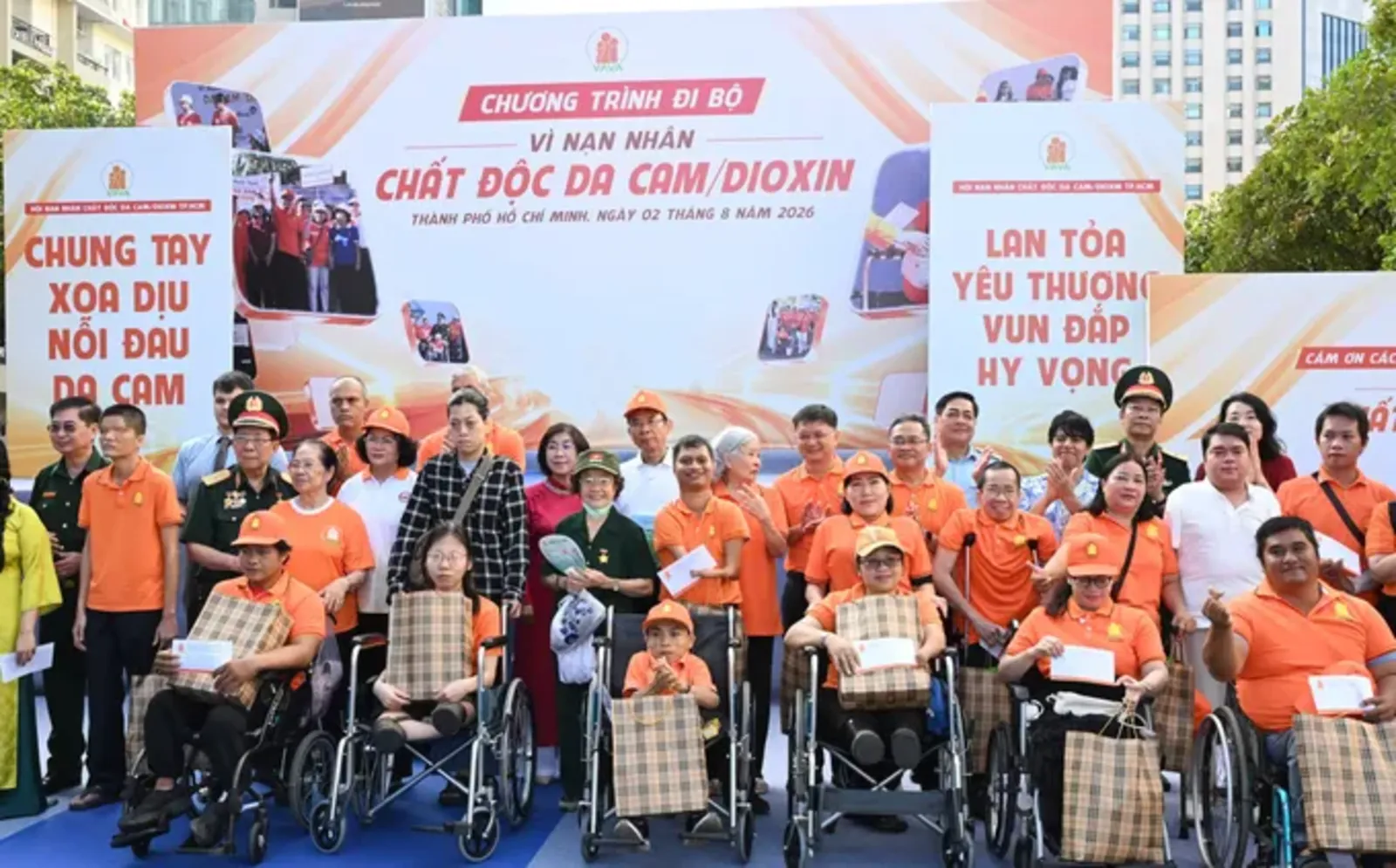 Hơn 5.000 người đi bộ sẻ chia cùng nạn nhân chất độc da camdioxin - Ảnh 5