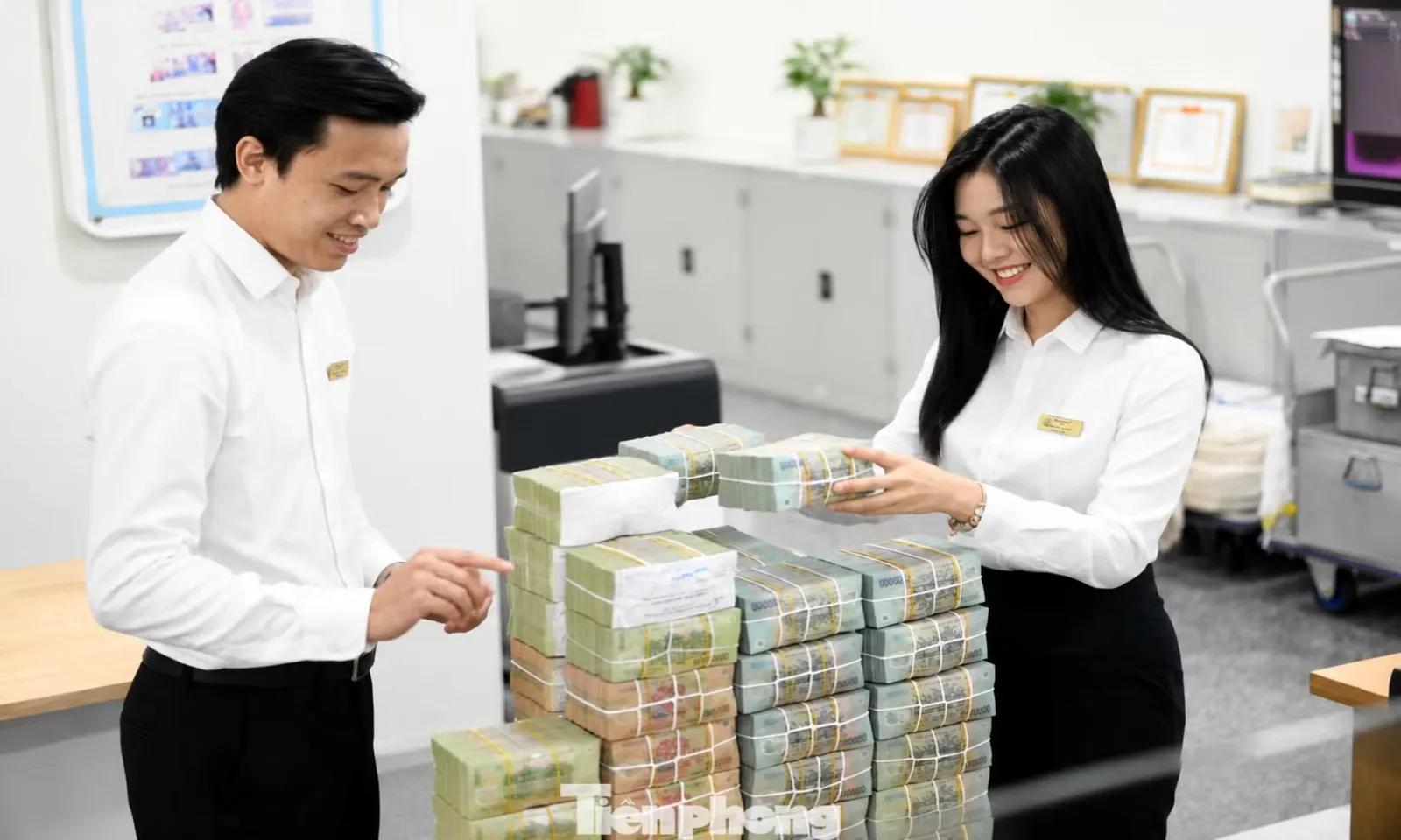 Ngân hàng đẩy mạnh phát hành chứng chỉ tiền gửi, lãi suất tới 9%năm - Ảnh 1