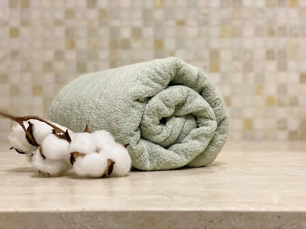 so-sanh-khan-vi-soi-va-khan-cotton-2