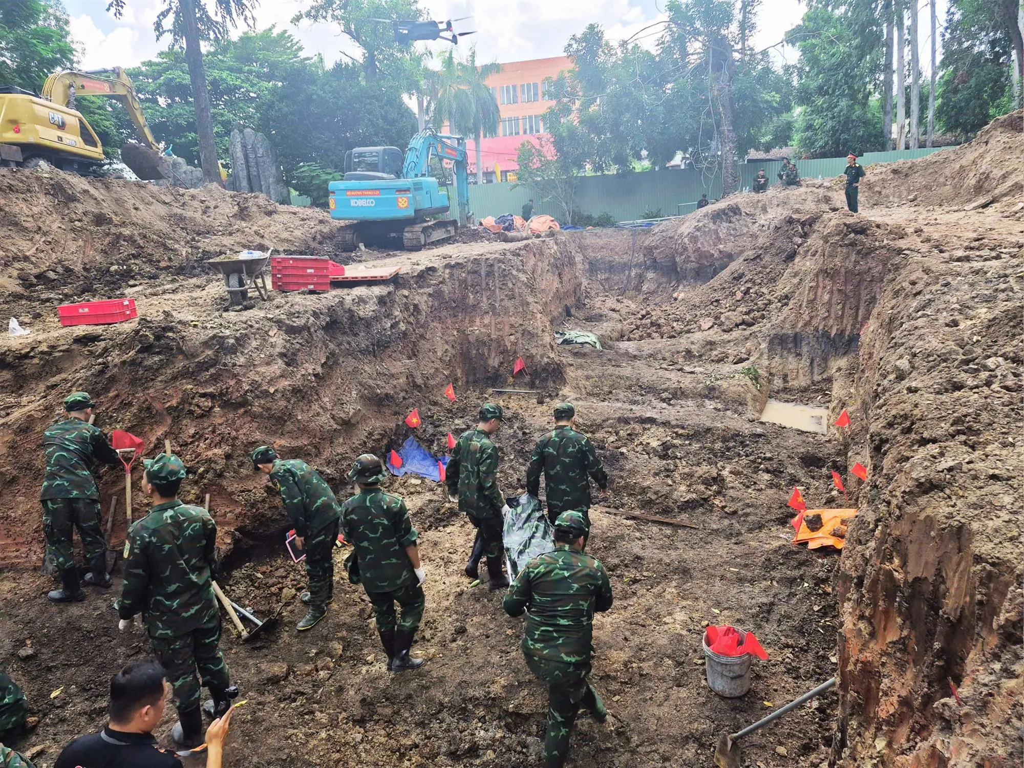 Lực lượng làm nhiệm vụ đã phát hiện và quy tập được 14 bộ hài cốt liệt sĩ, trong đó 4 bộ có di vật kèm theo