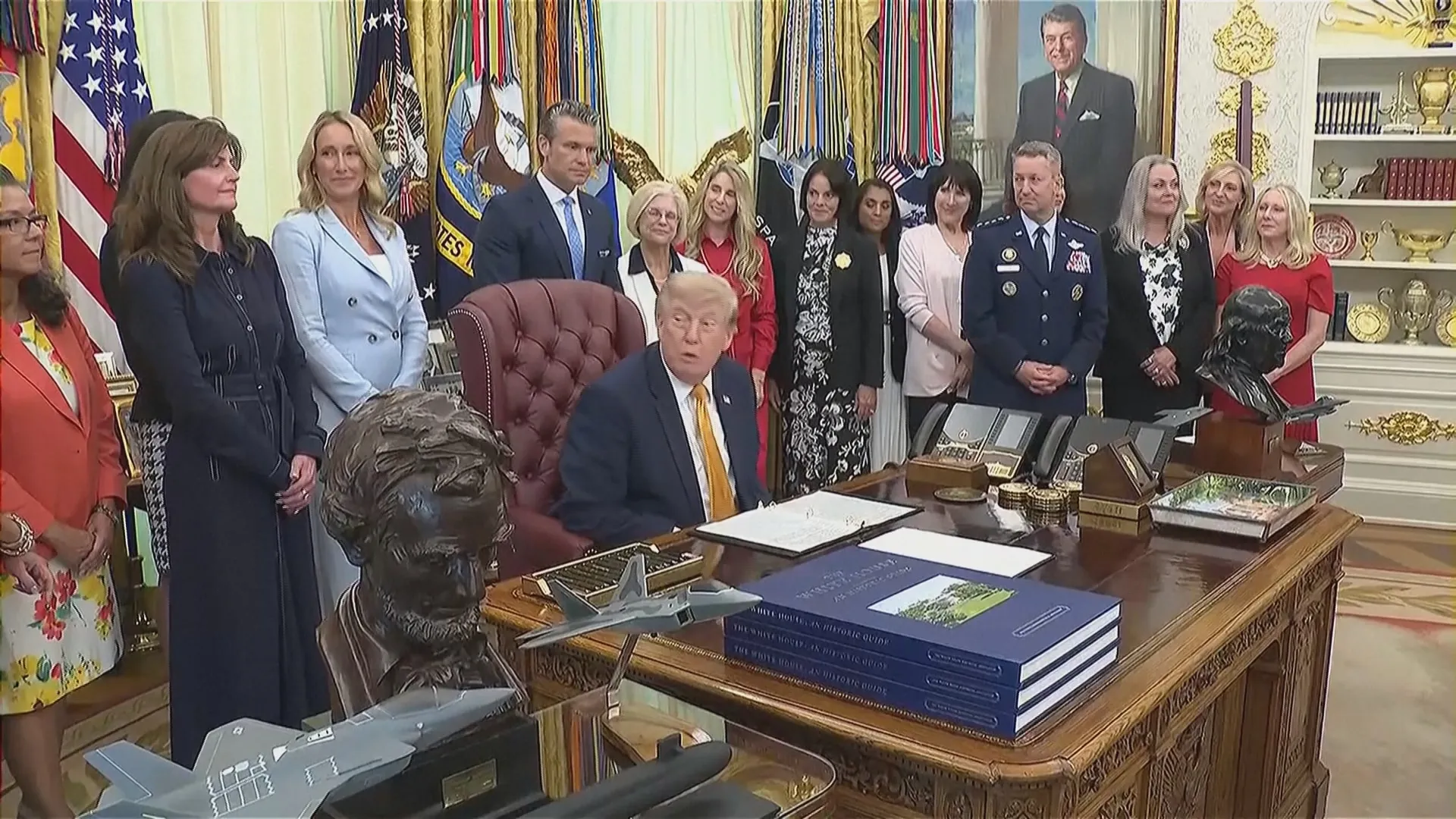 Ông Trump nói đang đàm phán, Iran bác bỏ - Ảnh 1.