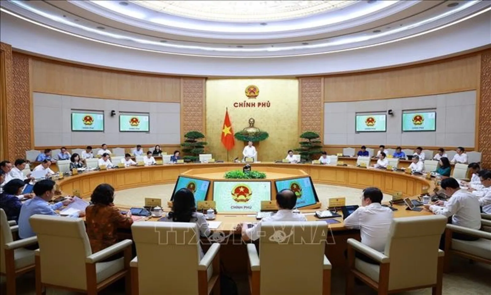 Thủ tướng yêu cầu khẩn trương hoàn thiện kế hoạch thực hiện các nghị quyết Trung ương 3 - Ảnh 2
