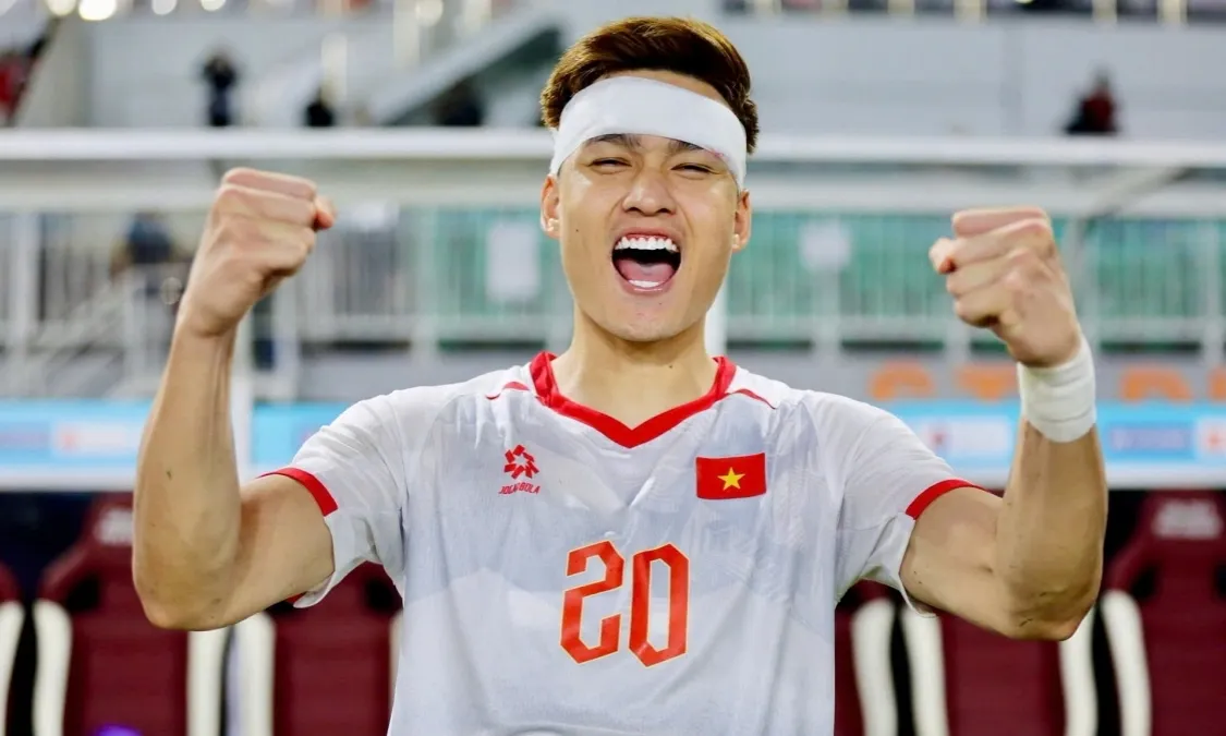 Chiến binh Việt Nam phải khâu vết thương hậu chiến thắng Indonesia