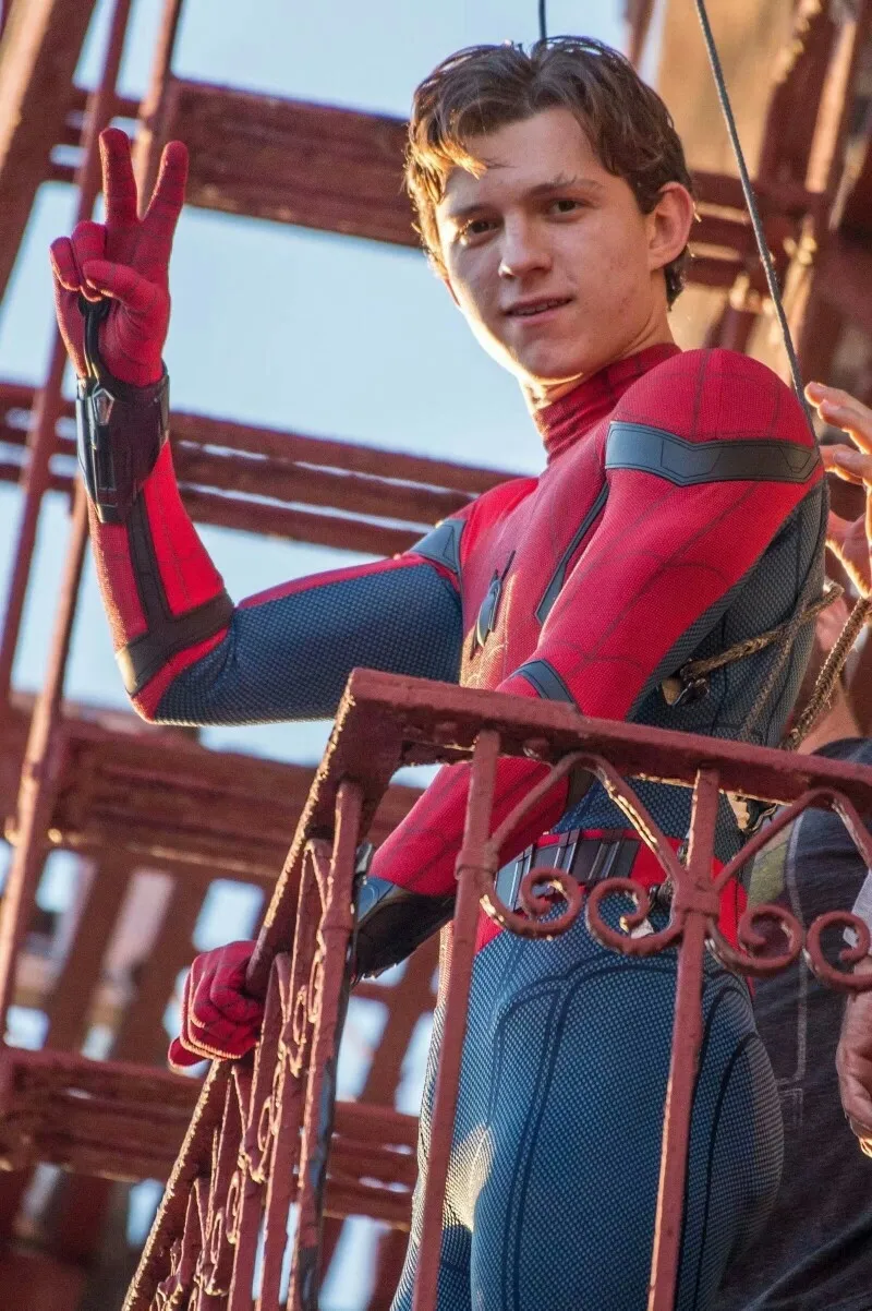 voh-tieu-su-tom-holland-9