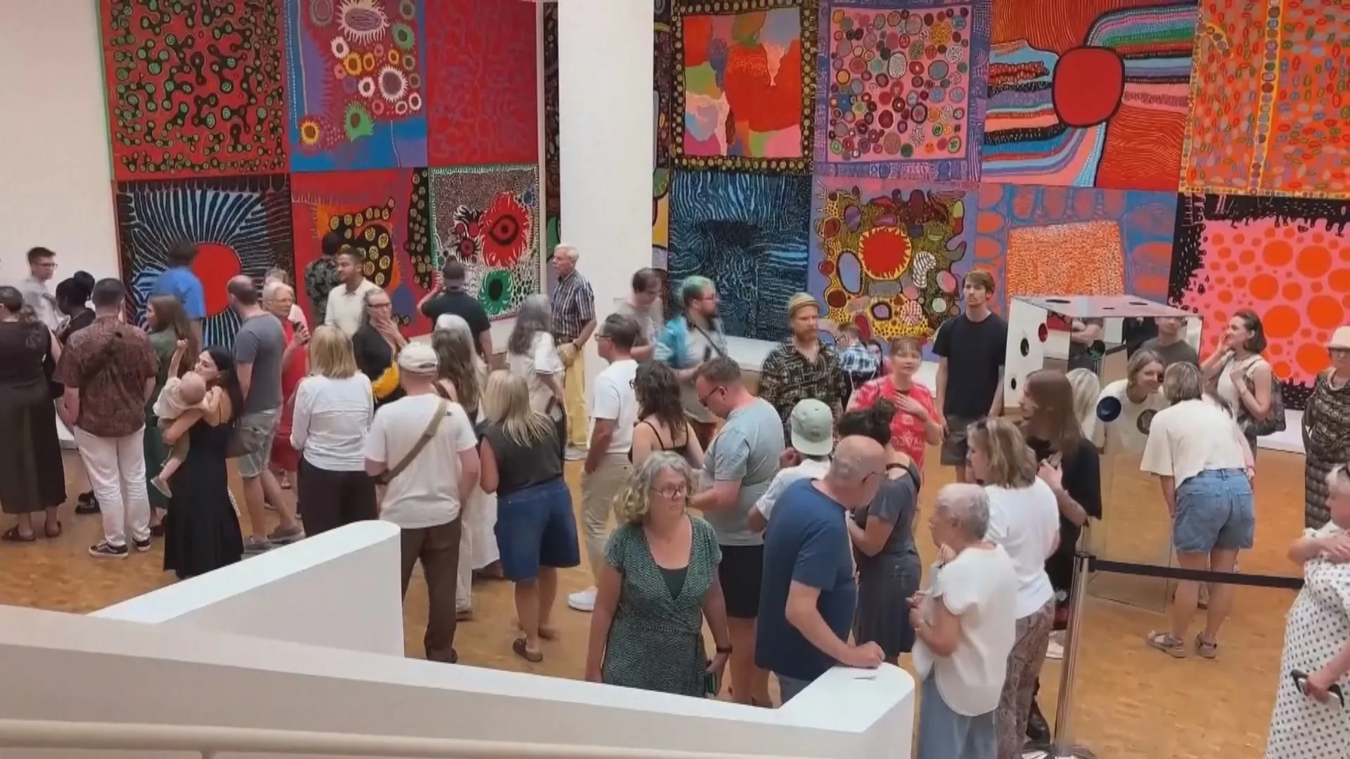 Đức: Triển lãm các tác phẩm của nghệ sĩ Yayoi Kusama - Ảnh 3. Đức: Triển lãm các tác phẩm của nghệ sĩ Yayoi Kusama - Ảnh 3.