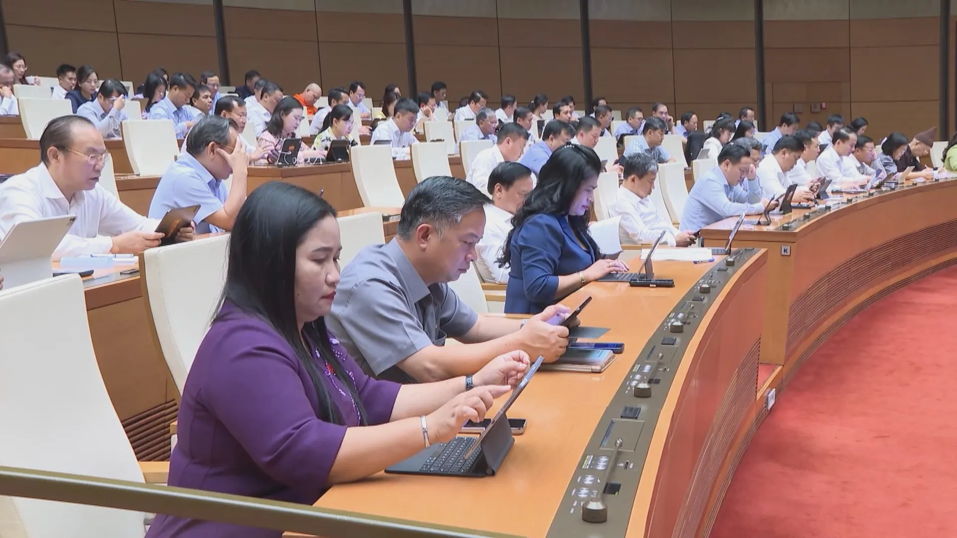 Quốc hội nghe báo cáo về sửa đổi 05 luật - Ảnh 3.