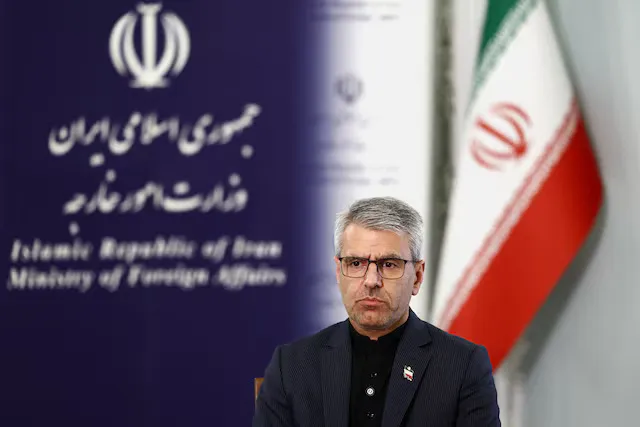 Iran, Oman đàm phán thiết lập tuyến hàng hải mới qua eo biển Hormuz - Ảnh 1.