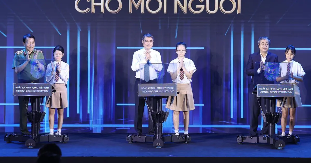 Thủ tướng Lê Minh Hưng: Quyết tâm xây dựng một không gian mạng an toàn, tin cậy và nhân văn
