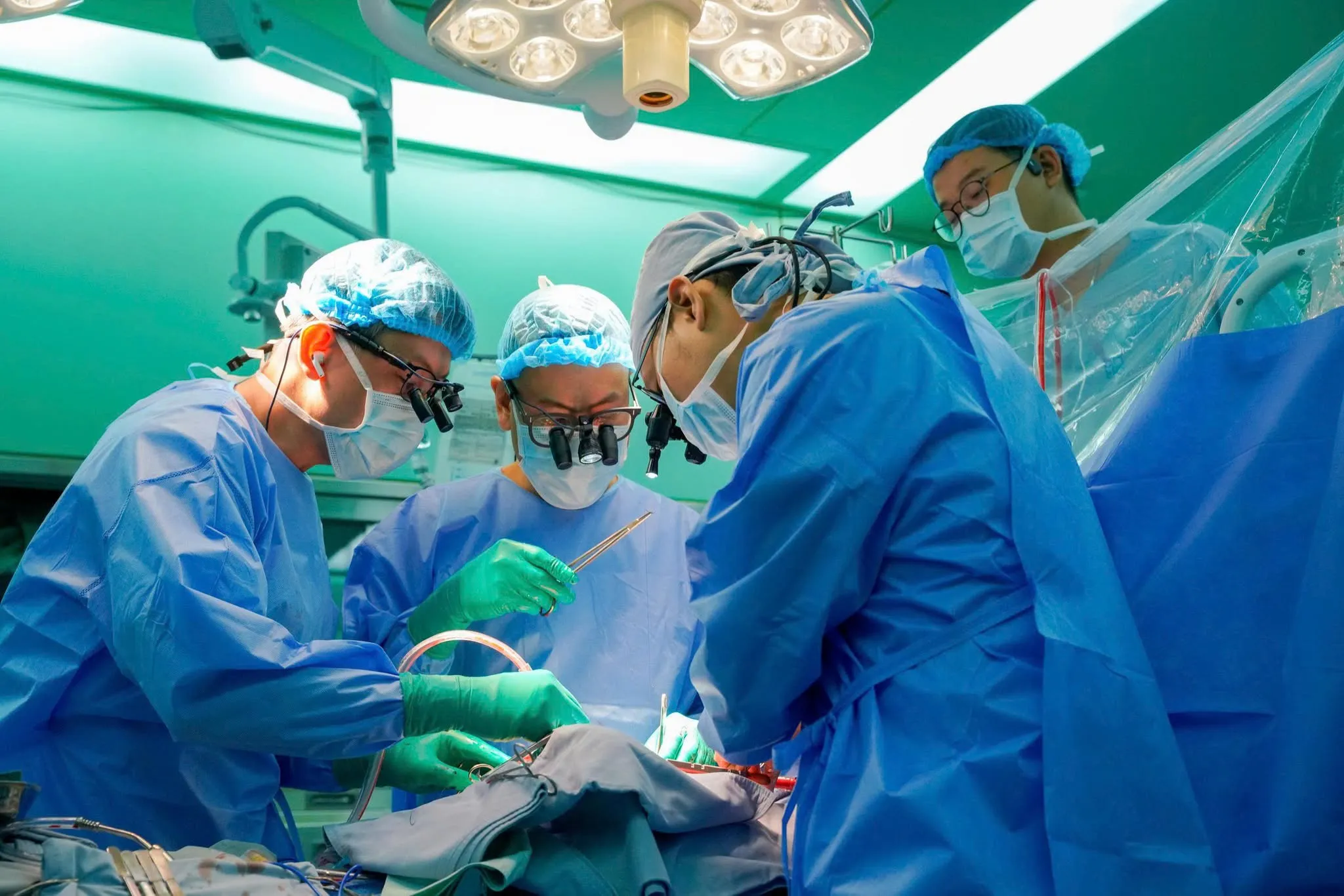 Ê-kíp ghép tim Bv Đại học Y Dược TPHCM triển khai phẫu thuật cho người bệnh suy tim giai đoạn cuối