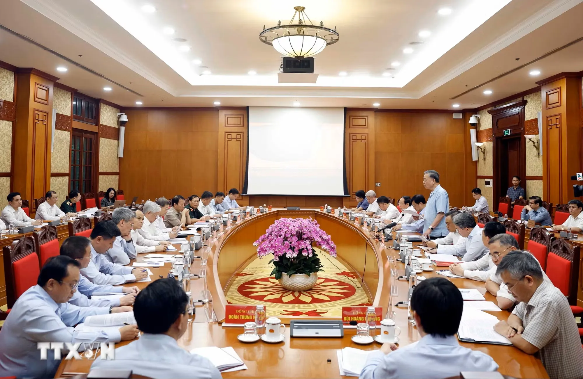 quangcanhbuoilamviec