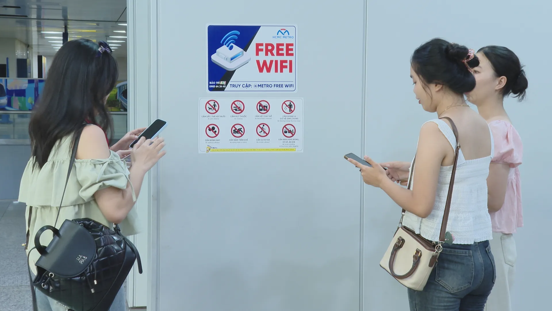 TP. Hồ Chí Minh hướng tới phủ sóng wifi miễn phí tốc độ cao tại toàn bộ không gian công cộng - Ảnh 1.