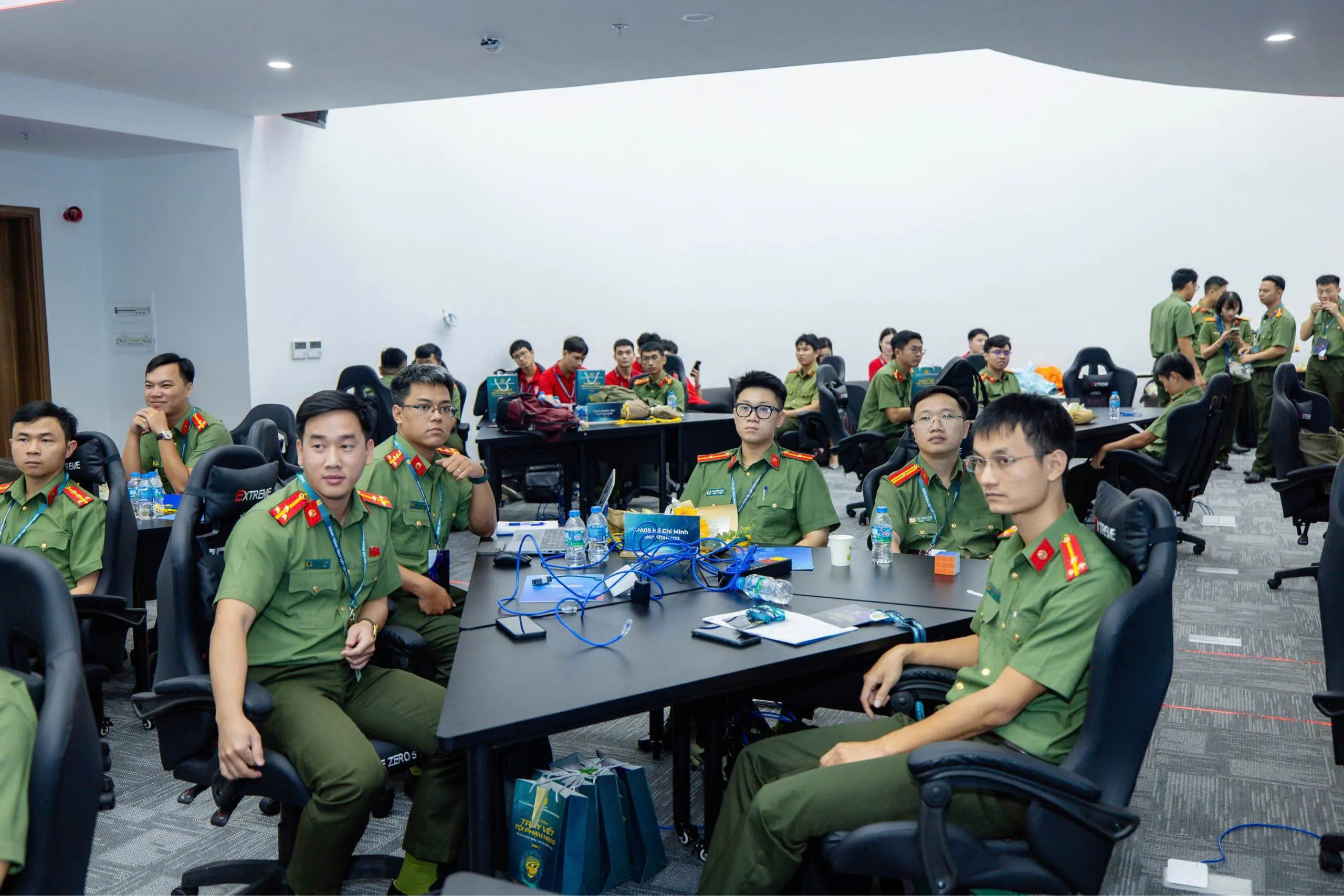 "Hành trình truy vết tội phạm mạng" góp phần nâng cao năng lực đấu tranh với tội phạm công nghệ cao - Ảnh 3. "Hành trình truy vết tội phạm mạng" góp phần nâng cao năng lực đấu tranh với tội phạm công nghệ cao - Ảnh 3.