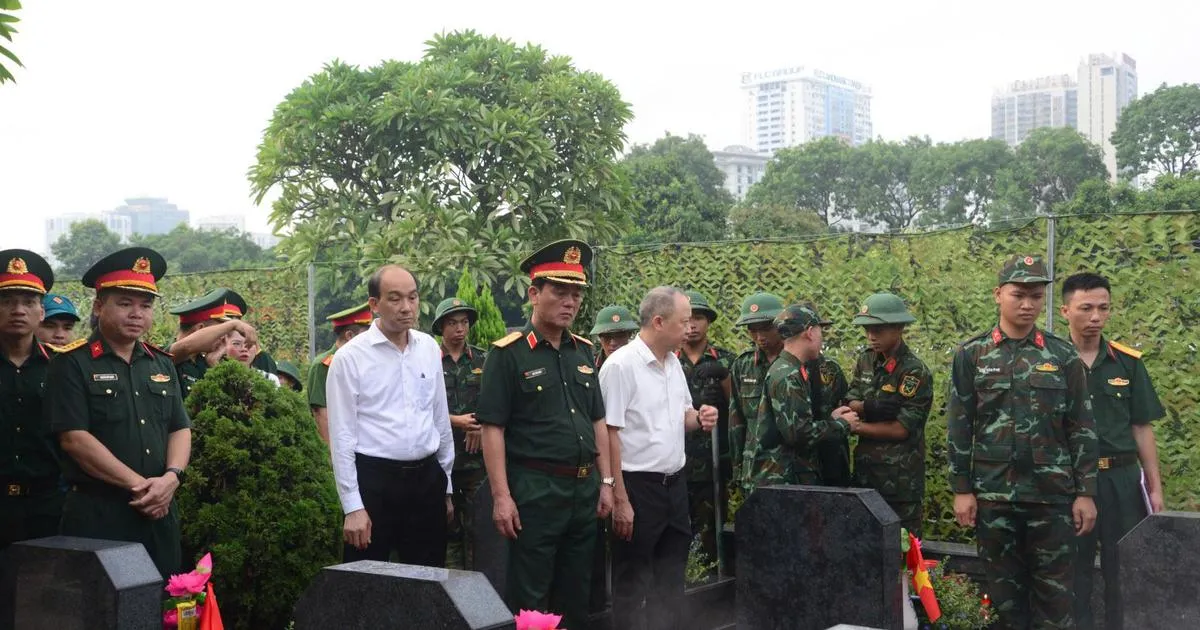 Hà Nội lấy mẫu 469 hài cốt liệt sĩ chưa xác định danh tính tại Nghĩa trang Mai Dịch