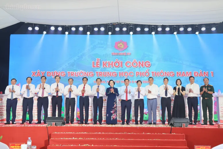 Các đại biểu chụp ảnh lưu niệm (Ảnh: VGP/Thu Giang)
