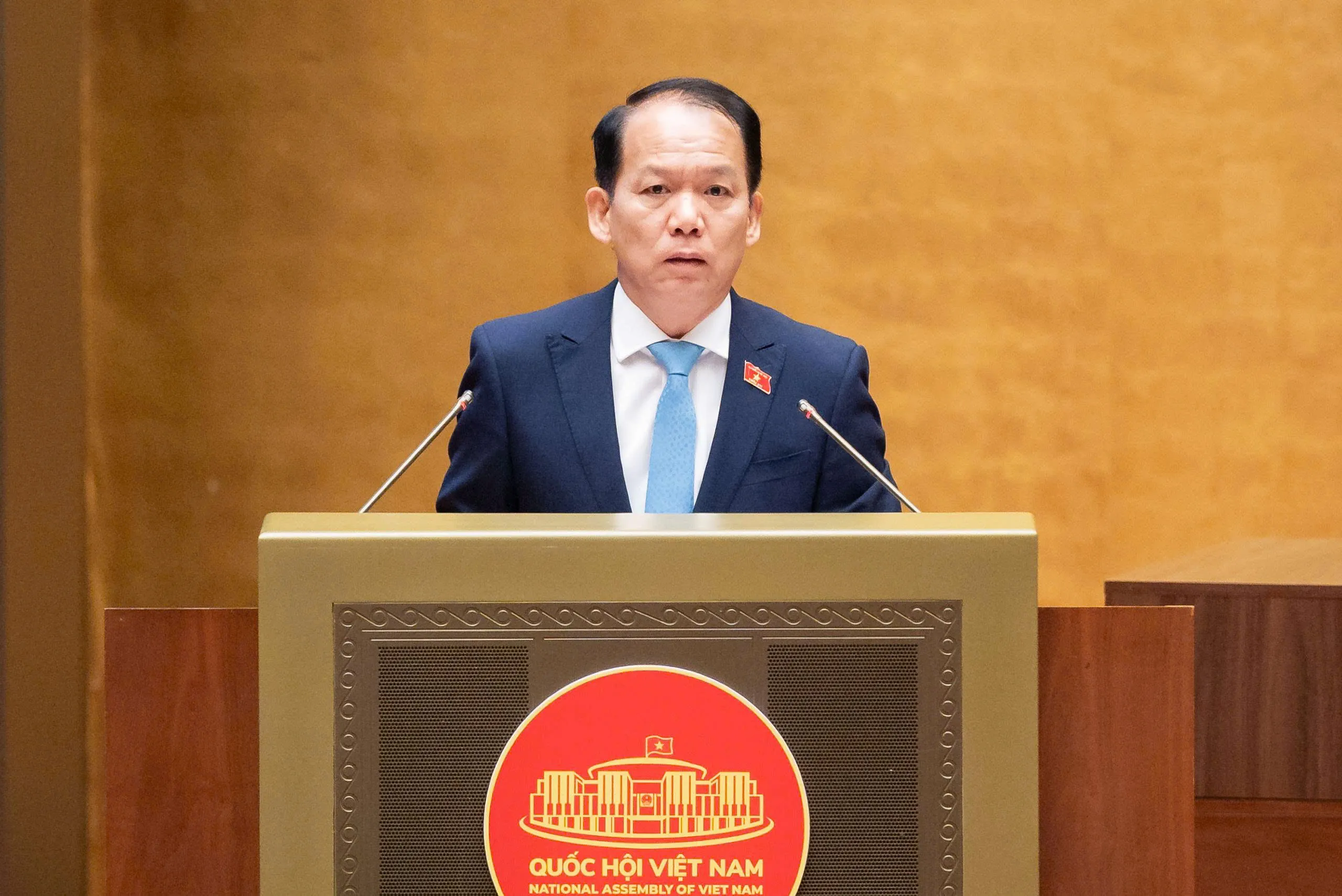 Bộ trưởng Bộ Tư pháp Hoàng Thanh Tùng trình bày Tờ trình tóm tắt về dự án Luật Phát triển đô thị