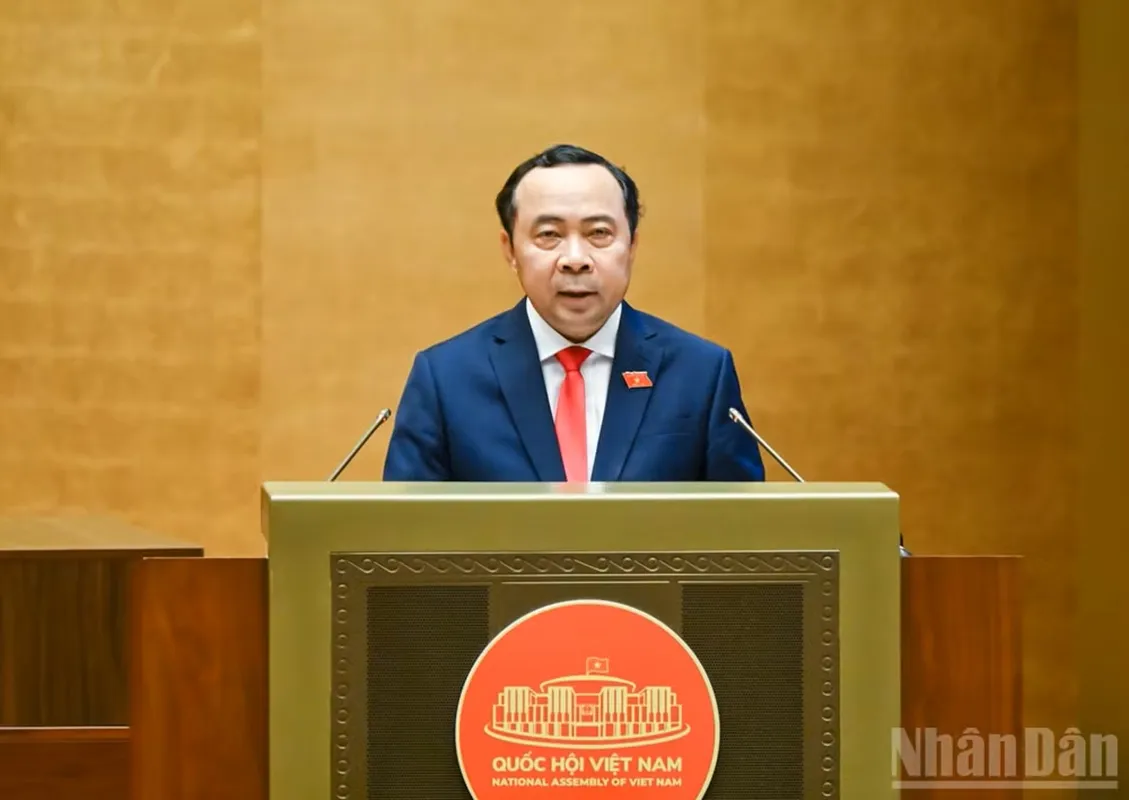 Bộ trưởng Khoa học và Công nghệ Vũ Hải Quân trình bày Tờ trình tóm tắt về dự án Luật - Ảnh Duy Linh-Nhân dân