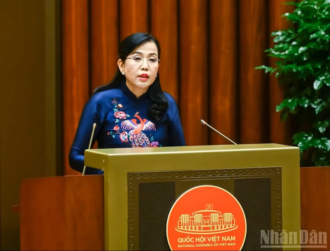 Chủ nhiệm Ủy ban Khoa học, Công nghệ và Môi trường Nguyễn Thanh Hải báo cáo tóm tắt thẩm tra về dự án Luật - Ảnh DUY LINH - Nhân dân