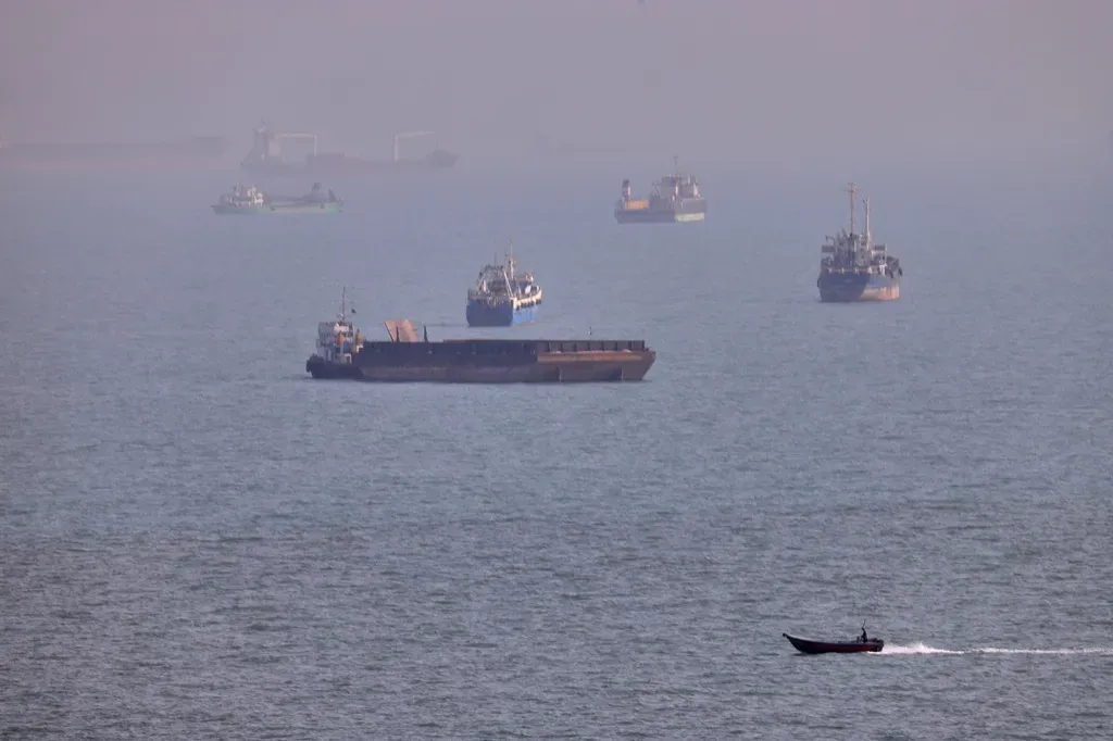 Iran và Oman đạt thỏa thuận sơ bộ mở lại eo biển Hormuz - Ảnh 1.