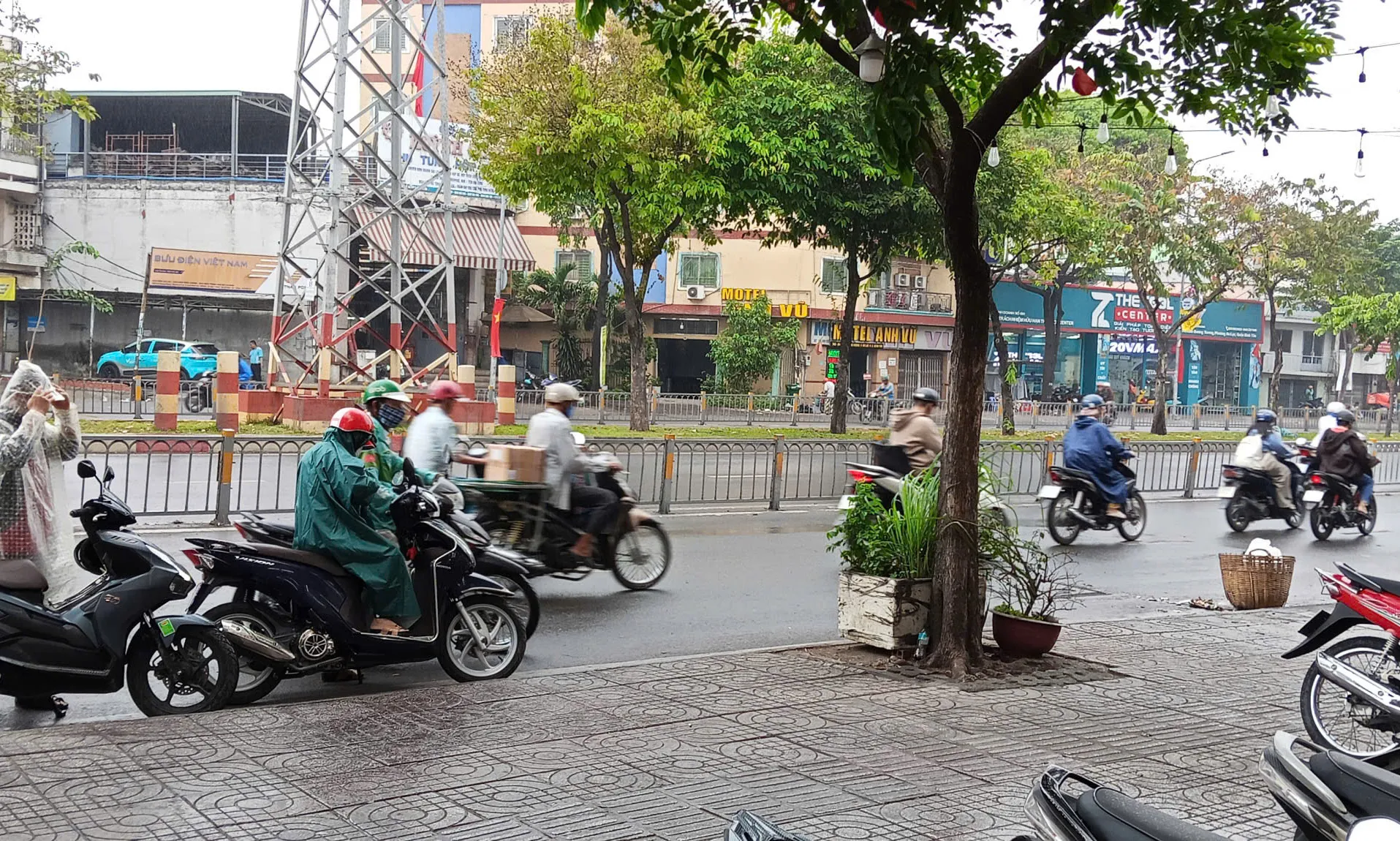 Thời tiết ngày 7/8: Bắc Bộ mưa dông, Nam Trung Bộ có nơi nắng nóng
