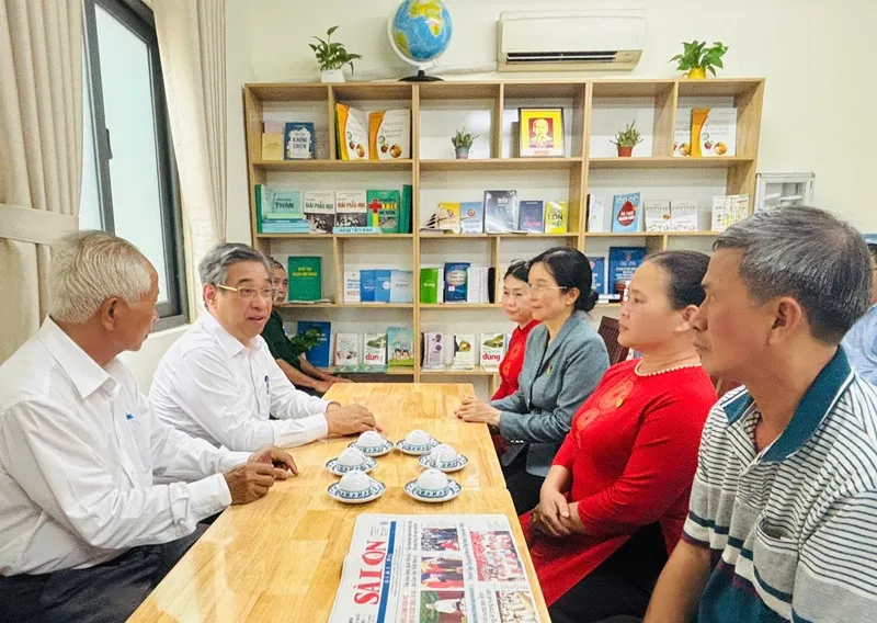 ong Nguyen Phuoc Loc CT UB MTTQVN TPHCM gap go va giao luu nguoi cao tuoi phuong Bình Tan