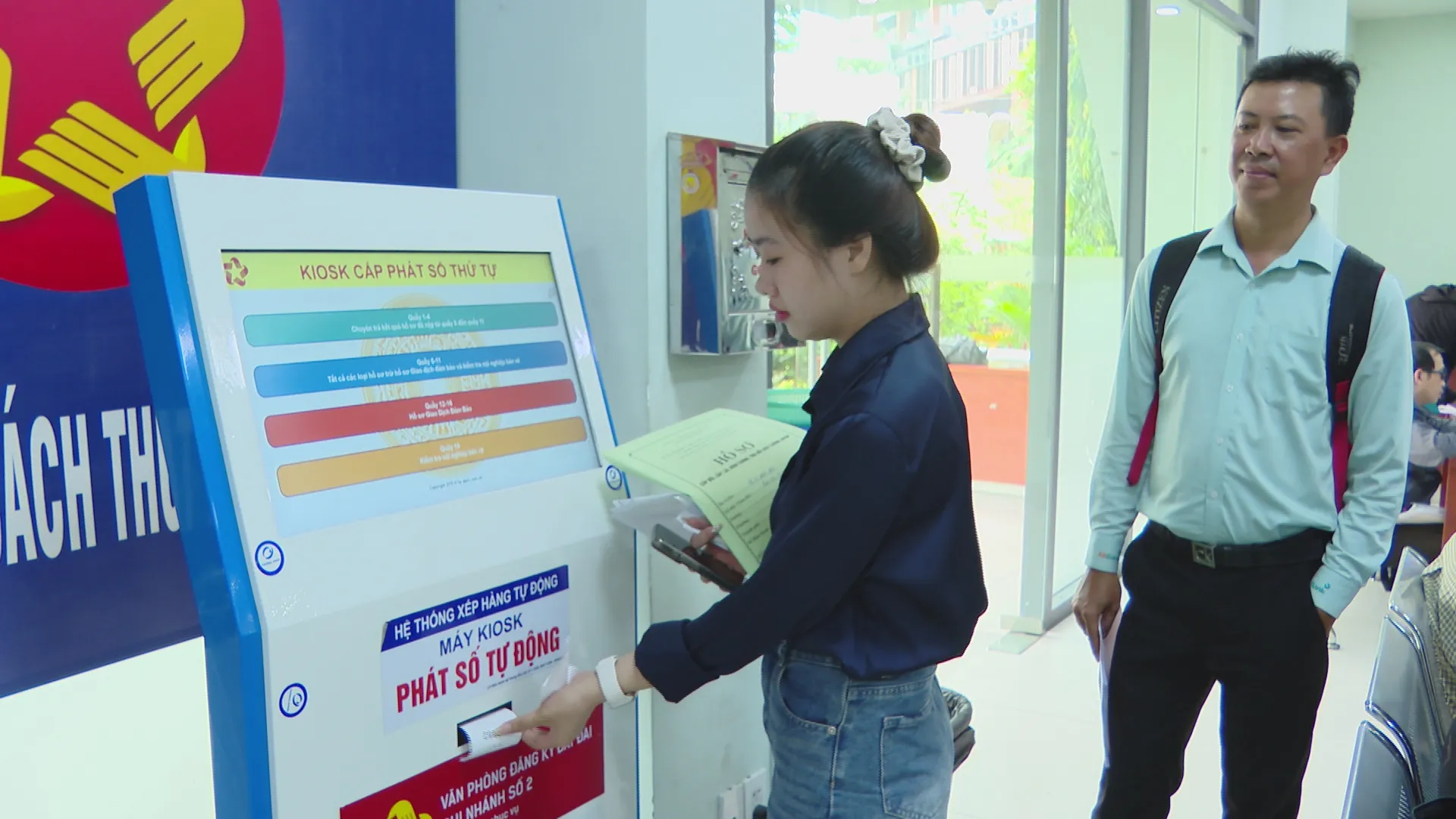 Phát triển chuyển đổi số giúp người dân thực hiện thủ tục hành chính thuận tiện hơn