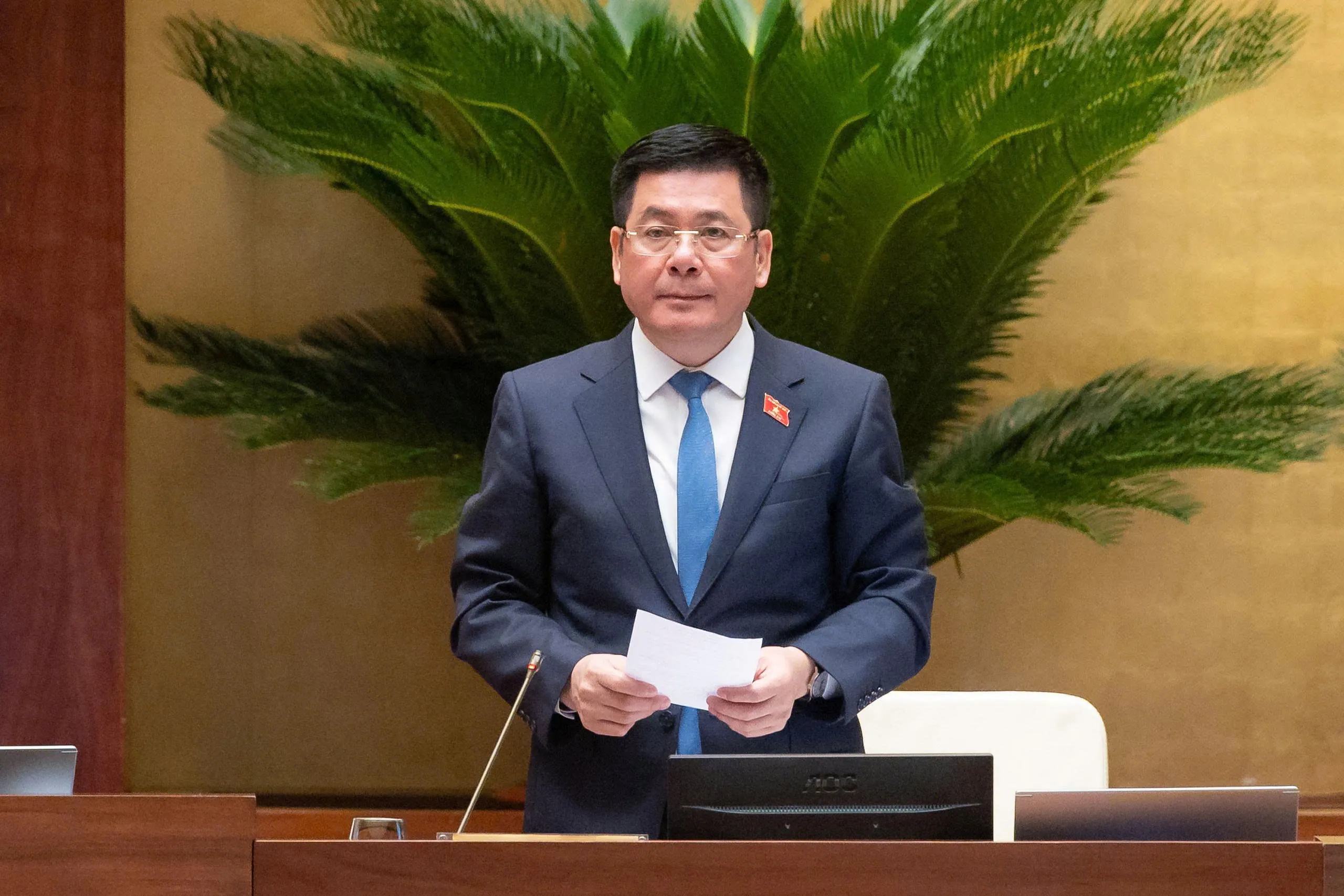 Phó Chủ tịch Quốc hội Nguyễn Hồng Diên điều hành Phiên họp