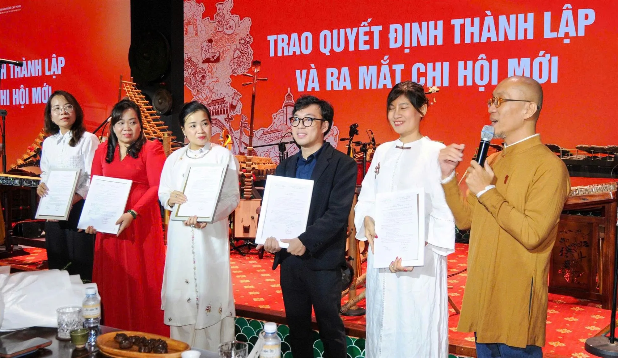 Bà Lâm Quyên, thứ hai từ trái sáng đảm nhận vai trò Chi hội Trưởng Chi hội Di sản Văn hóa Ẩm thực Việt - Ảnh: Đông Huyền