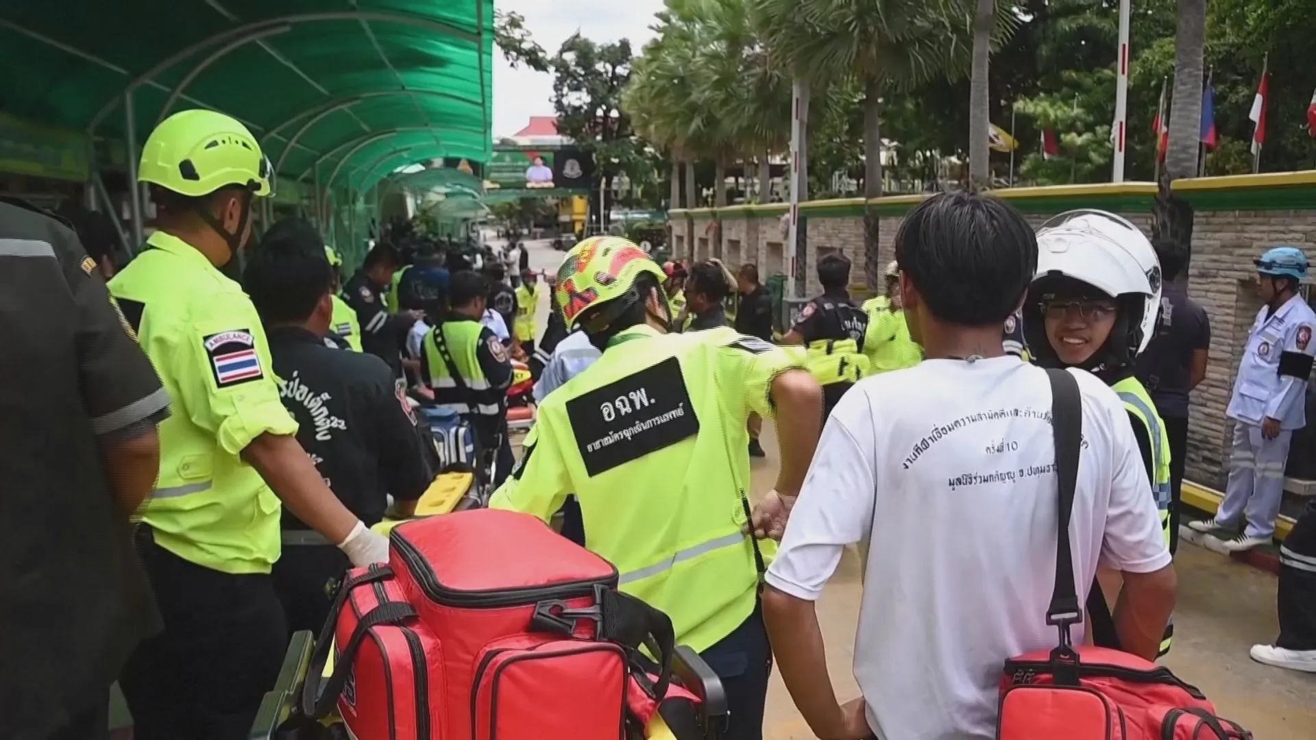 Xả súng trường học ở Thái Lan làm ít nhất 7 người thiệt mạng - Ảnh 4.