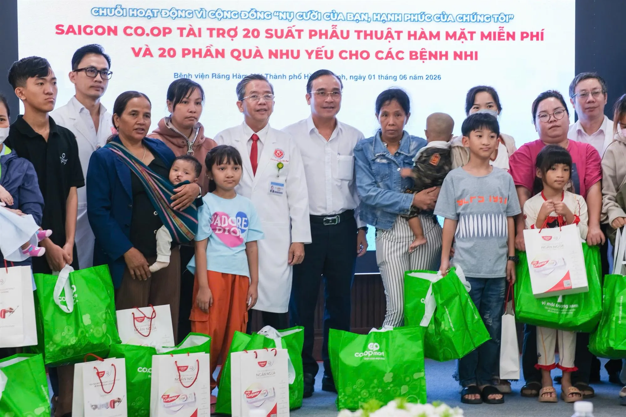 Song song với hoạt động kinh doanh, Saigon Co.op triển khai nhiều chương trình hướng về học đường và cộng đồng, góp phần chăm lo cho thế hệ tương lai.