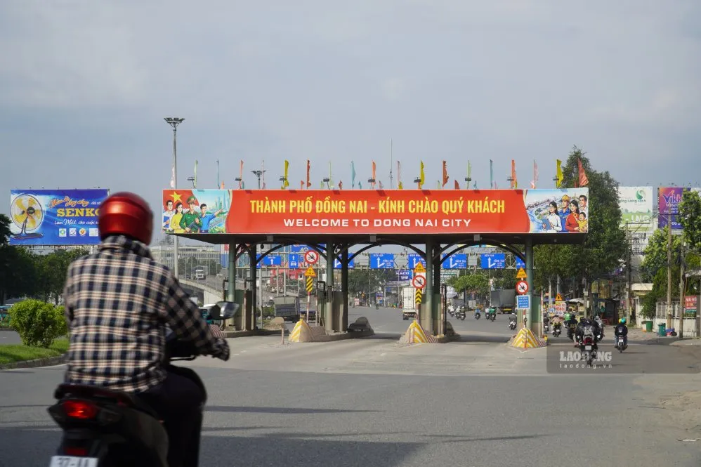 Sở Xây dựng thành phố Đồng Nai cũng từng kiến nghị về tháo dỡ trạm thu phí này để góp phần chỉnh trang đô thị, an toàn giao thông - Ảnh: HAC - Lao Động