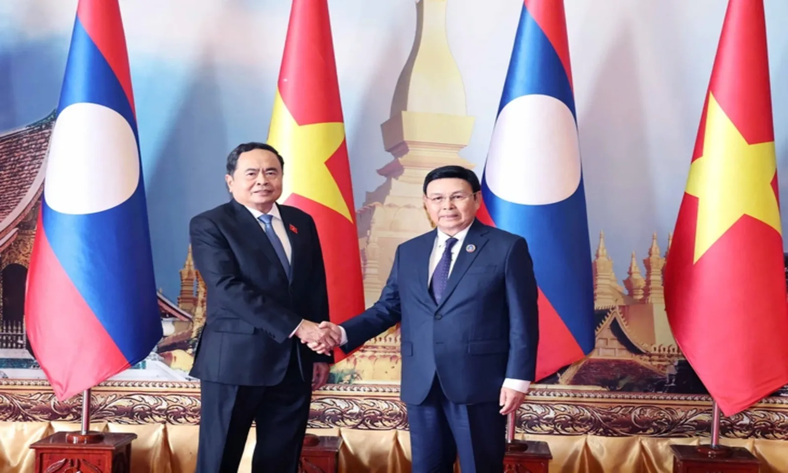 Chủ tịch Quốc hội Trần Thanh Mẫn sang Lào viếng Chủ tịch Quốc hội Xaysomphone Phomvihane - Ảnh 1