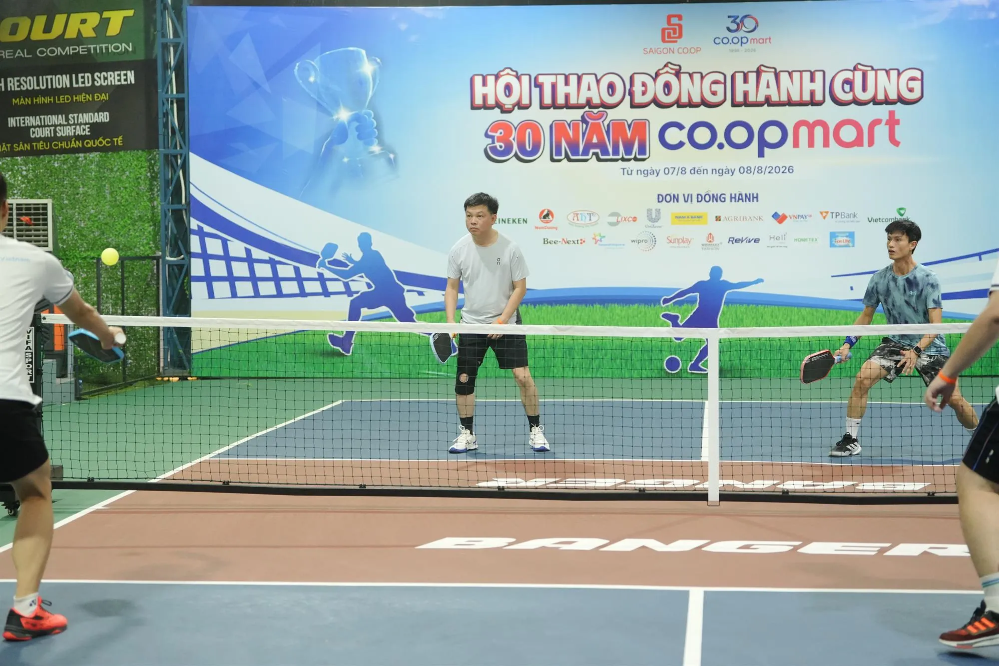 Các vận động viên tranh tài môn Pickleball với tinh thần thi đấu đoàn kết, trung thực và fair-play