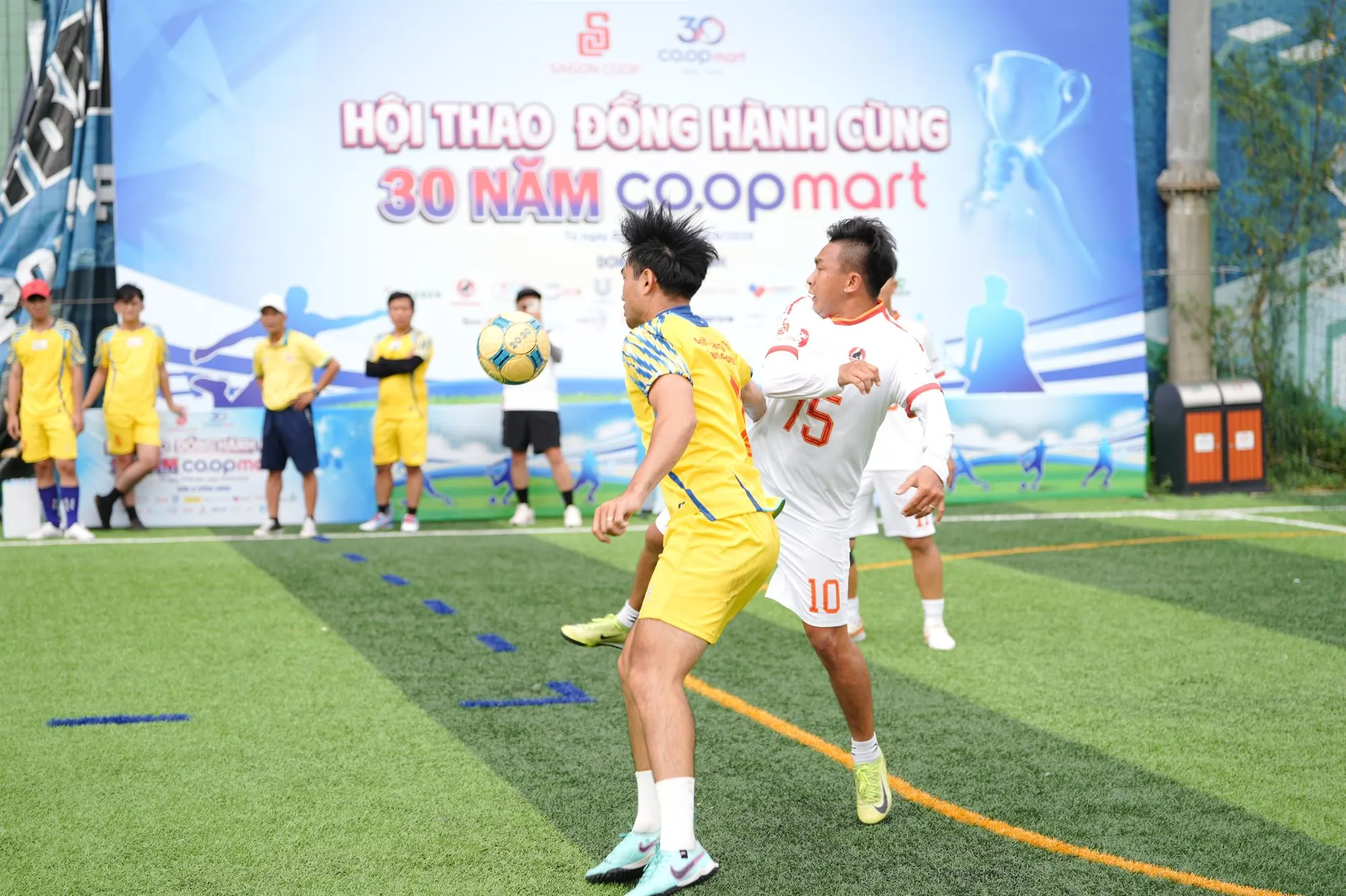 Sôi nổi nội dung Futsal tại Hội thao 30 năm Co.opmart.
