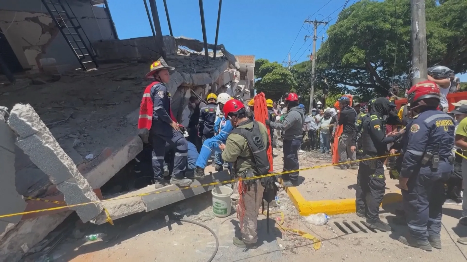 Colombia: Ít nhất 132 người thiệt mạng vì động đất - Ảnh 2. Colombia: Ít nhất 132 người thiệt mạng vì động đất - Ảnh 2.