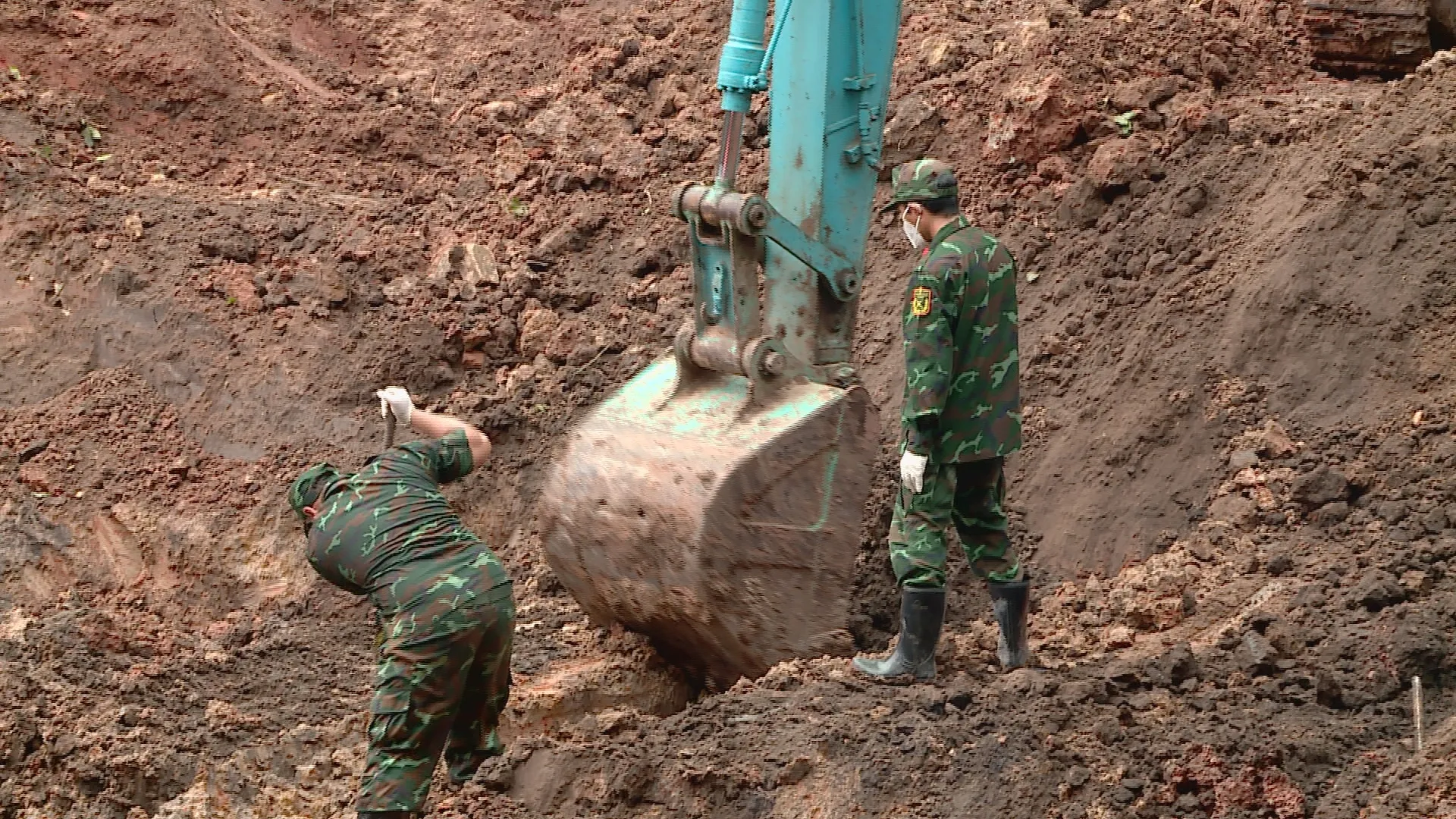 Tiếp tục hành trình đưa các liệt sĩ trở về - Ảnh 2. Tiếp tục hành trình đưa các liệt sĩ trở về - Ảnh 2.