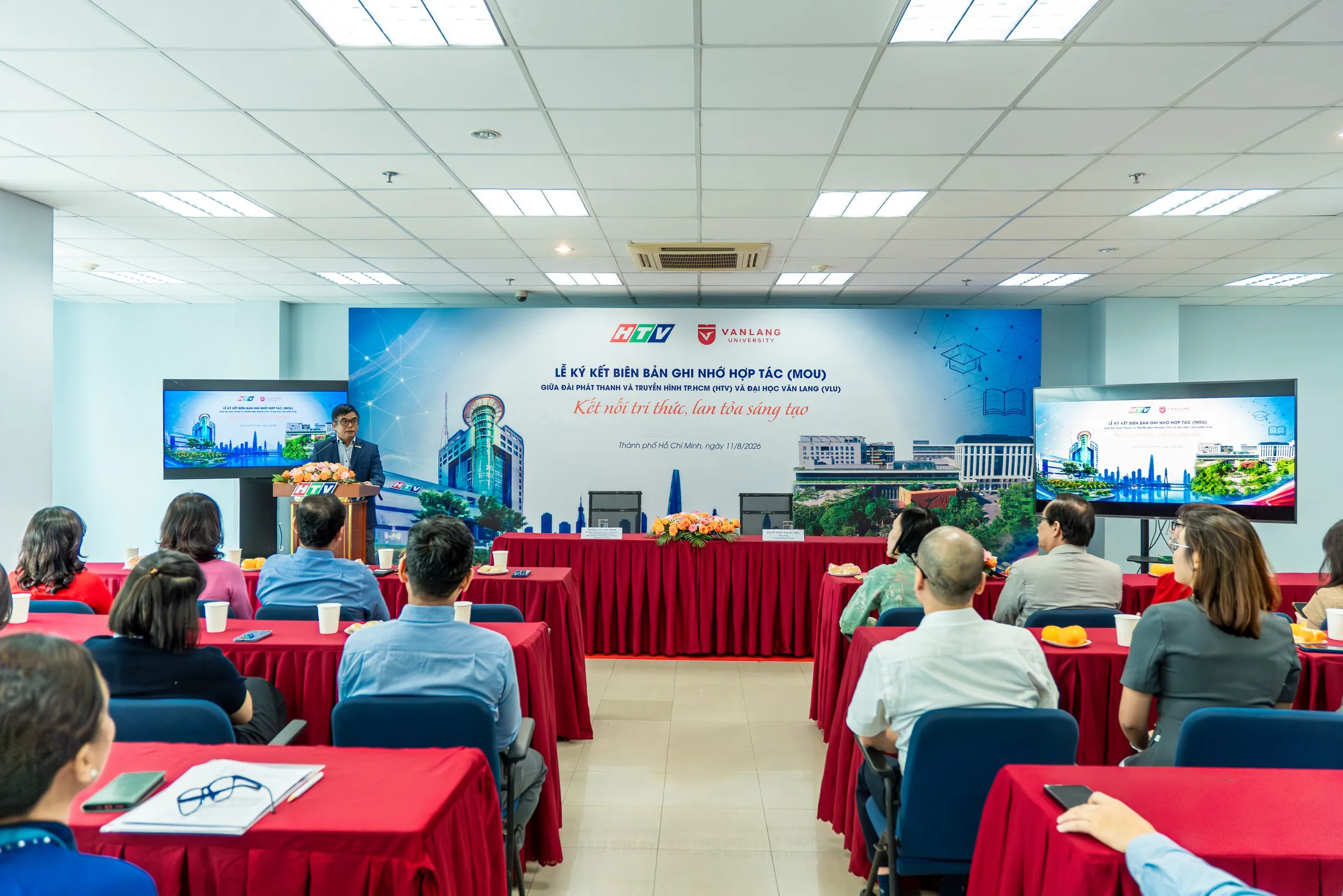 Lễ ký kết Biên bản ghi nhớ hợp tác giữa HTV và Trường Đại học Văn Lang trên tinh thần phát huy, đổi mới, sáng tạo, hiệu quả - Ảnh 2. Lễ ký kết Biên bản ghi nhớ hợp tác giữa HTV và Trường Đại học Văn Lang trên tinh thần phát huy, đổi mới, sáng tạo, hiệu quả - Ảnh 2.