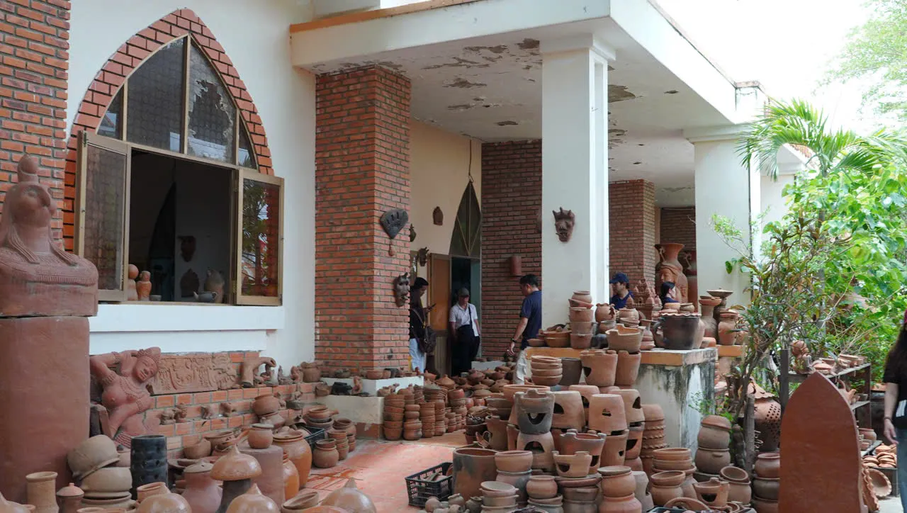 Đoàn khảo sát trực tiếp trải nghiệm các sản phẩm du lịch văn hóa, sinh thái, biển đảo và ẩm thực tại tỉnh Ninh Thuận (cũ).