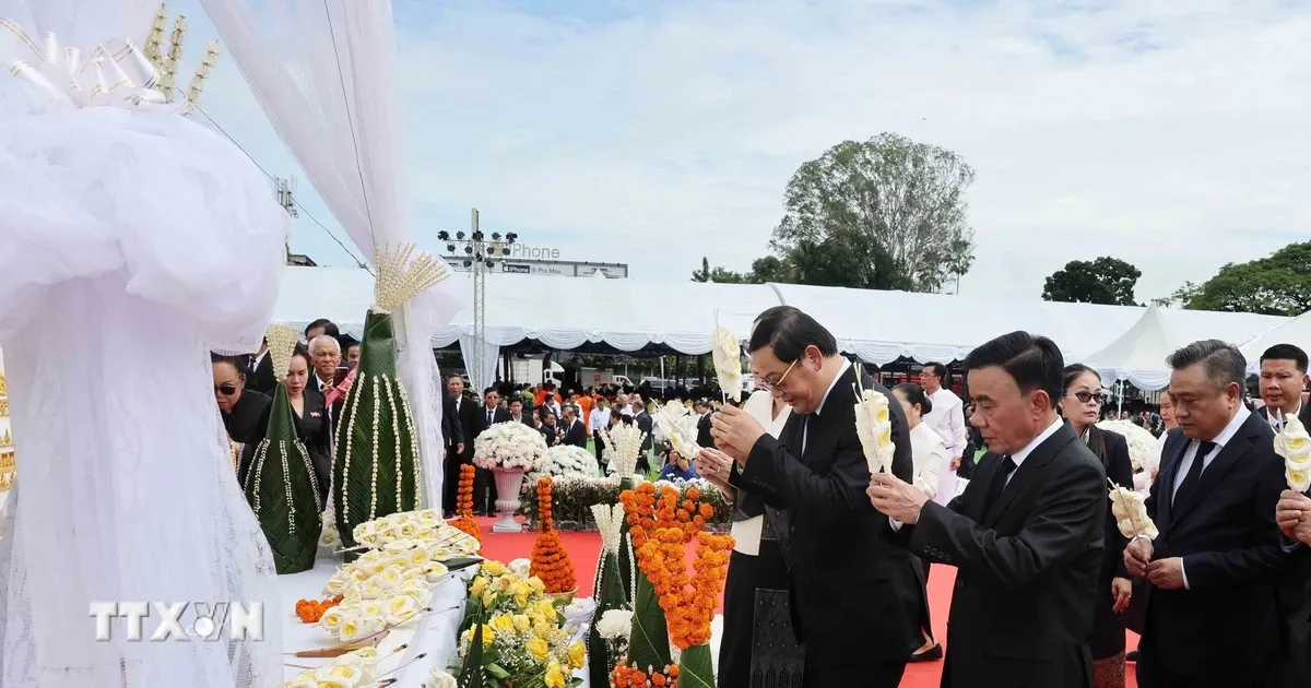 Thường trực Ban Bí thư dự Lễ truy điệu Chủ tịch Quốc hội Lào Xaysomphone Phomvihane