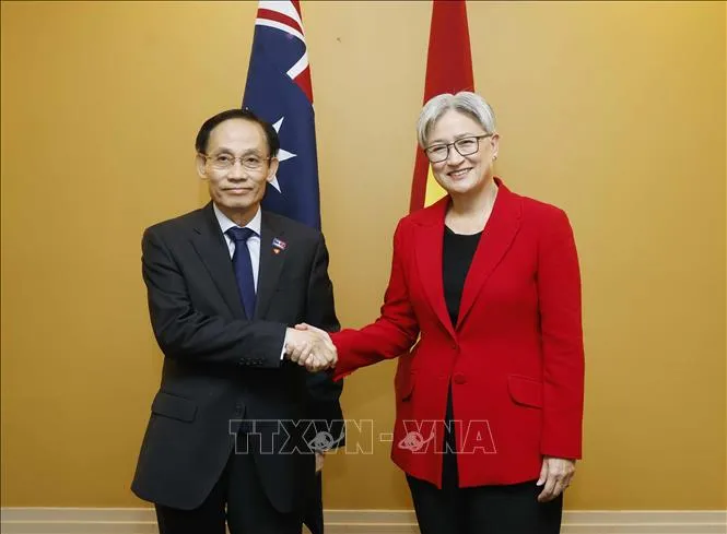 Bộ trưởng Ngoại giao Lê Hoài Trung và Bộ trưởng Ngoại giao Australia Penny Wong (Ảnh: Thống Nhất/TTXVN)