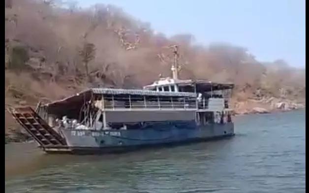 Zimbabwe: Lật phà trên hồ, ít nhất 15 người thiệt mạng - Ảnh 1.