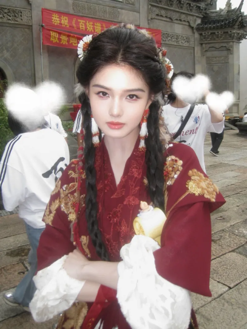 voh-bach-yeu-pho-chot-dang-vi-ngai-me-dong-chinh-quach-kinh-minh-gay-tranh-cai-8