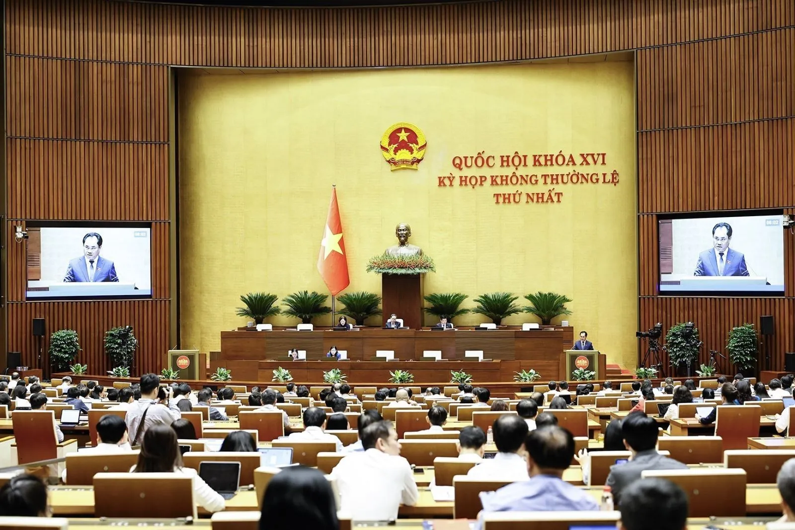 Chiều 12/8/2026, Bộ trưởng Bộ Nông nghiệp và Môi trường Trịnh Việt Hùng phát biểu giải trình, làm rõ một số vấn đề đại biểu Quốc hội nêu. Ảnh: Doãn Tấn/TTXVN